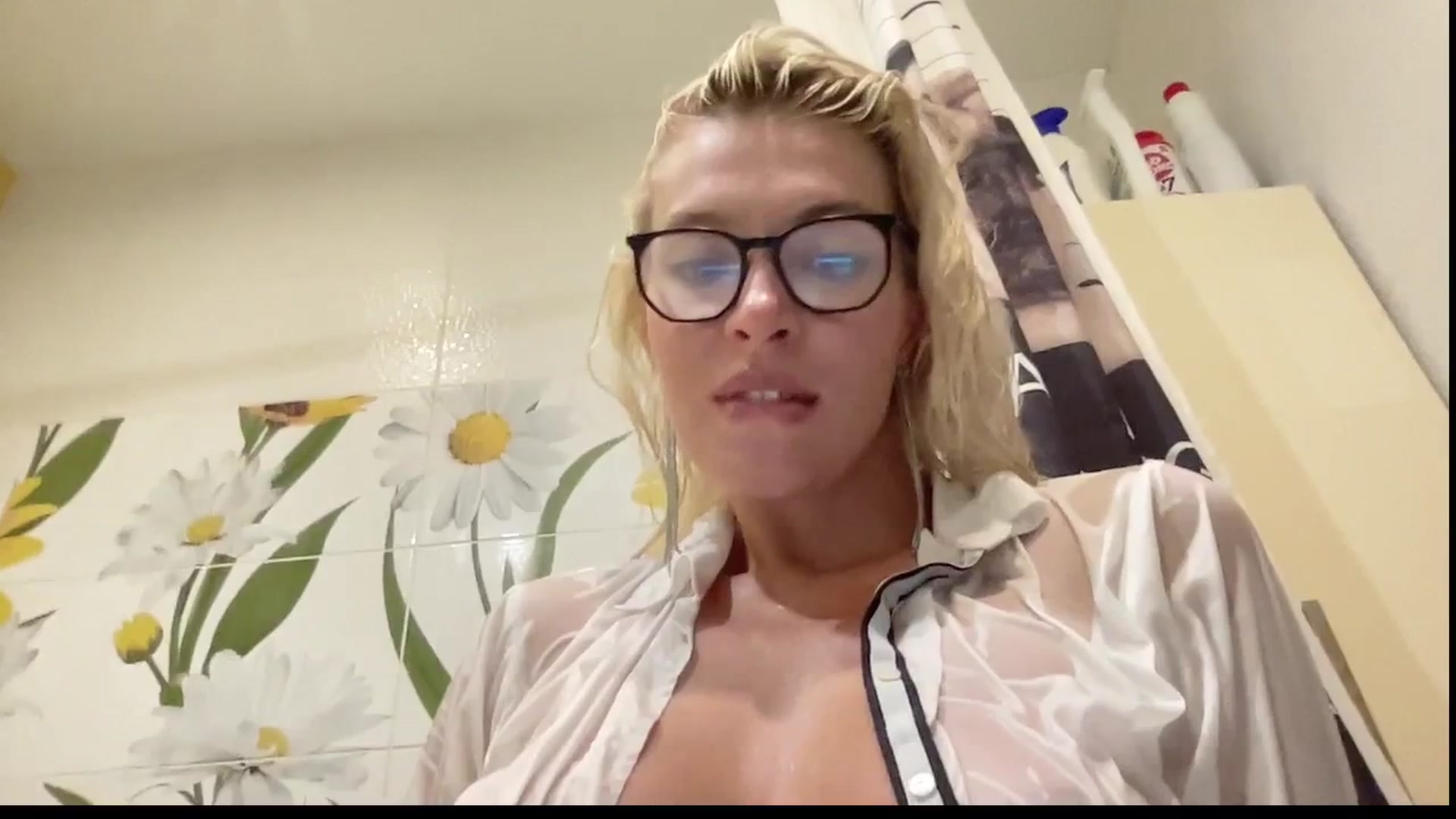 Gallery image thumbnail from AmazingkellyX's myfreecams stream on, 07/26/2025, 12:01 image 20 of 20