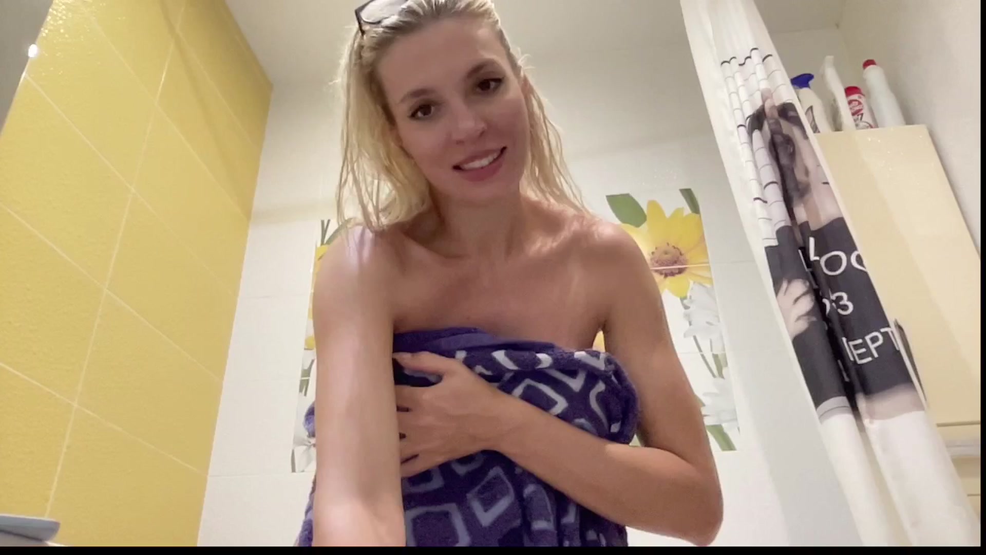 Gallery image thumbnail from AmazingkellyX's myfreecams stream on, 07/27/2025, 14:12 image 14 of 20