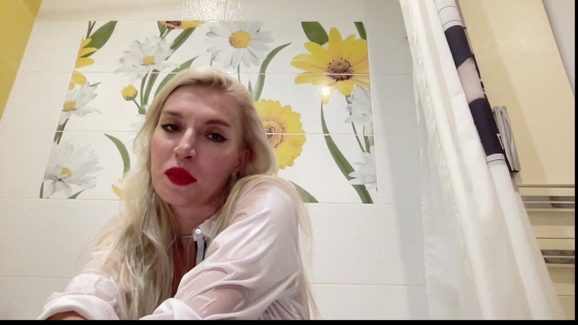 Gallery image thumbnail from AmazingkellyX's myfreecams stream on, 08/07/2025, 13:19 image 10 of 20