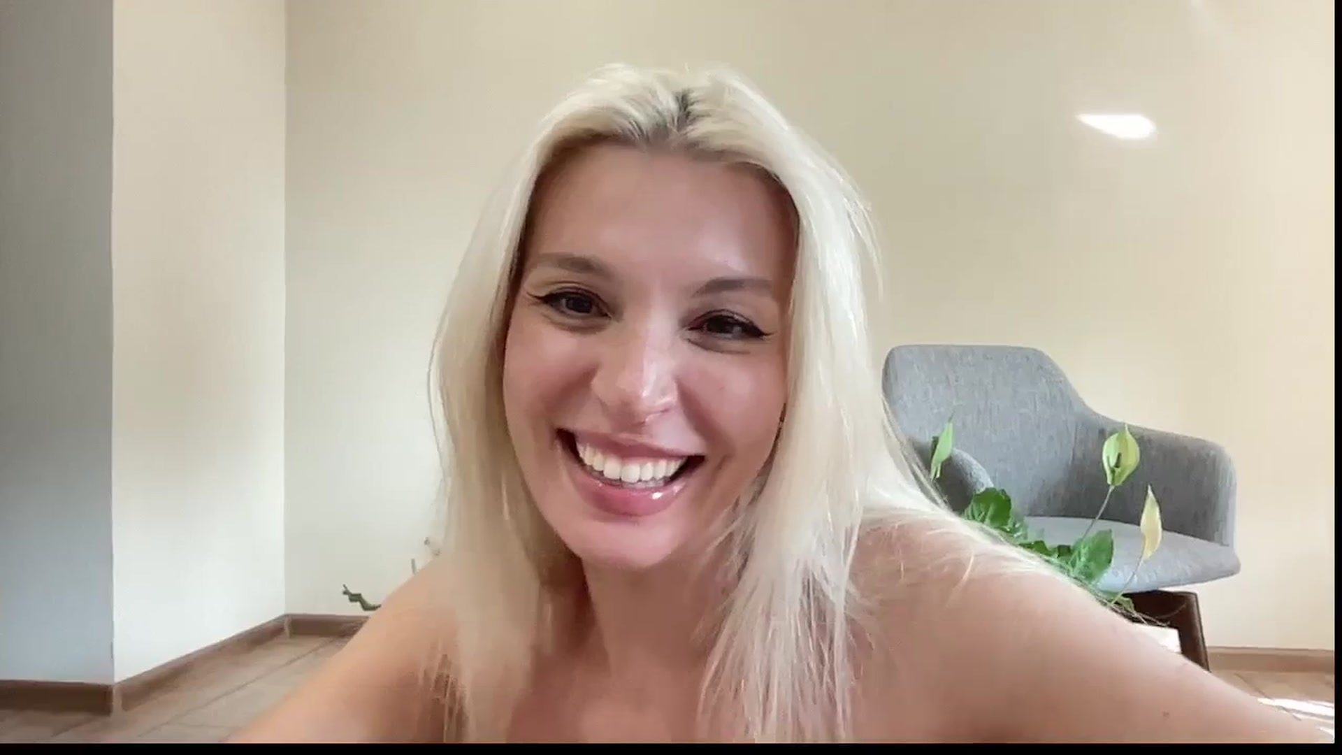 Gallery image thumbnail from AmazingkellyX's myfreecams stream on, 08/24/2025, 12:34 image 13 of 20