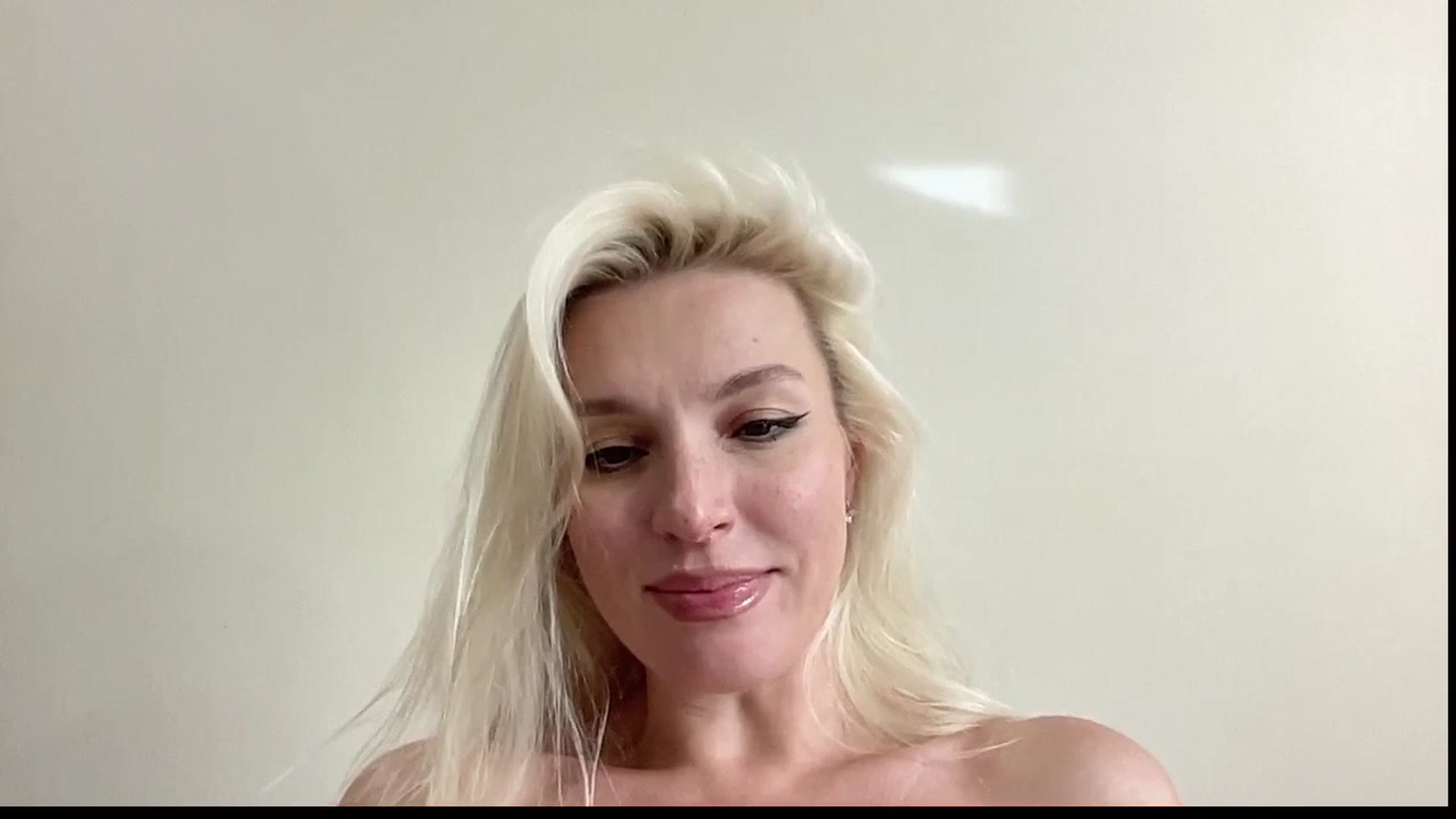 Gallery image thumbnail from AmazingkellyX's myfreecams stream on, 08/24/2025, 12:34 image 12 of 20