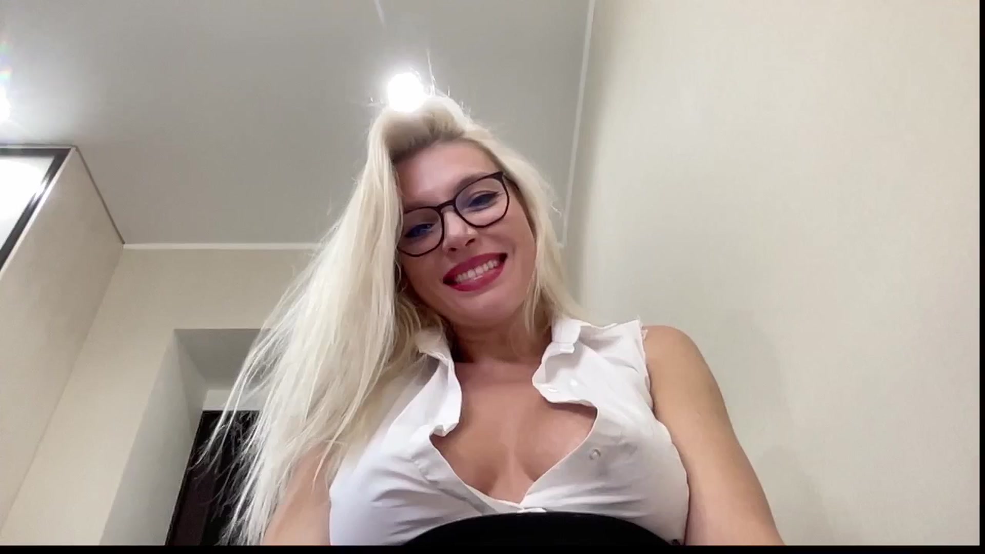 Gallery image thumbnail from AmazingkellyX's myfreecams stream on, 08/31/2025, 10:20 image 8 of 20