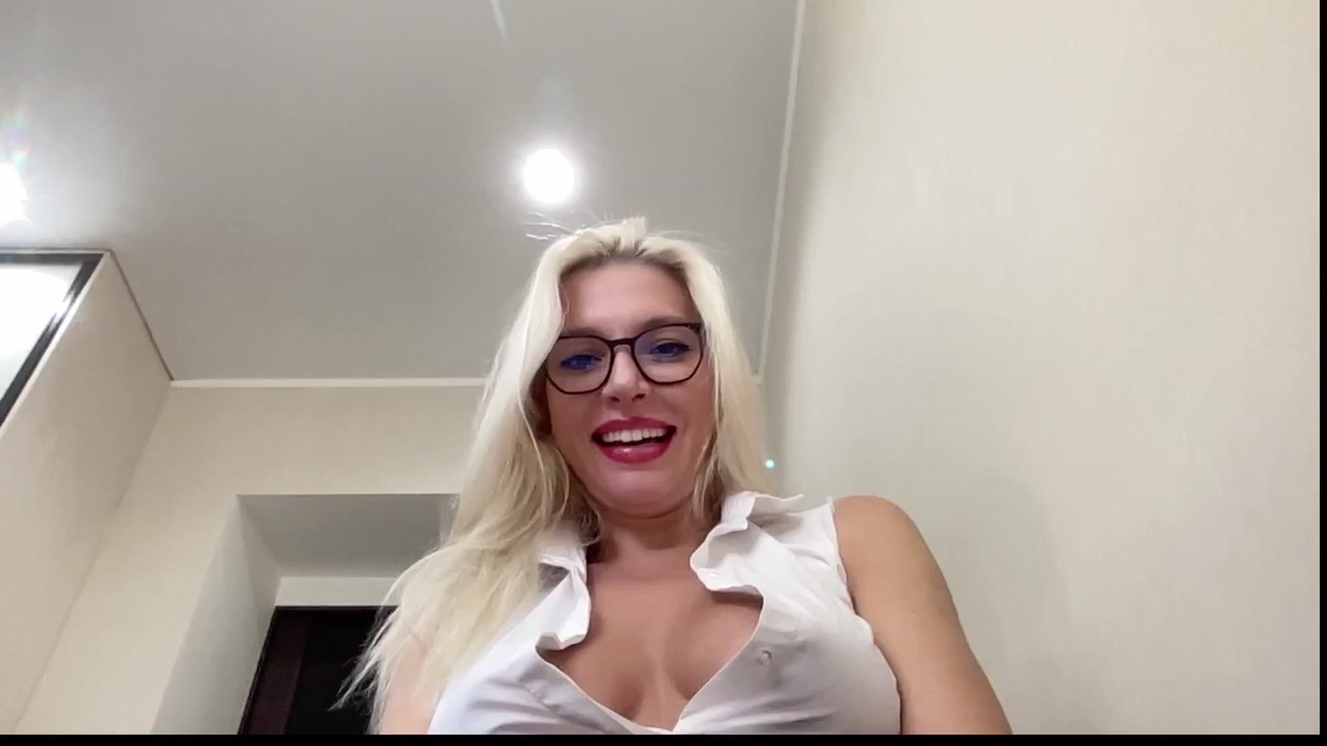 Gallery image thumbnail from AmazingkellyX's myfreecams stream on, 08/31/2025, 10:20 image 6 of 20