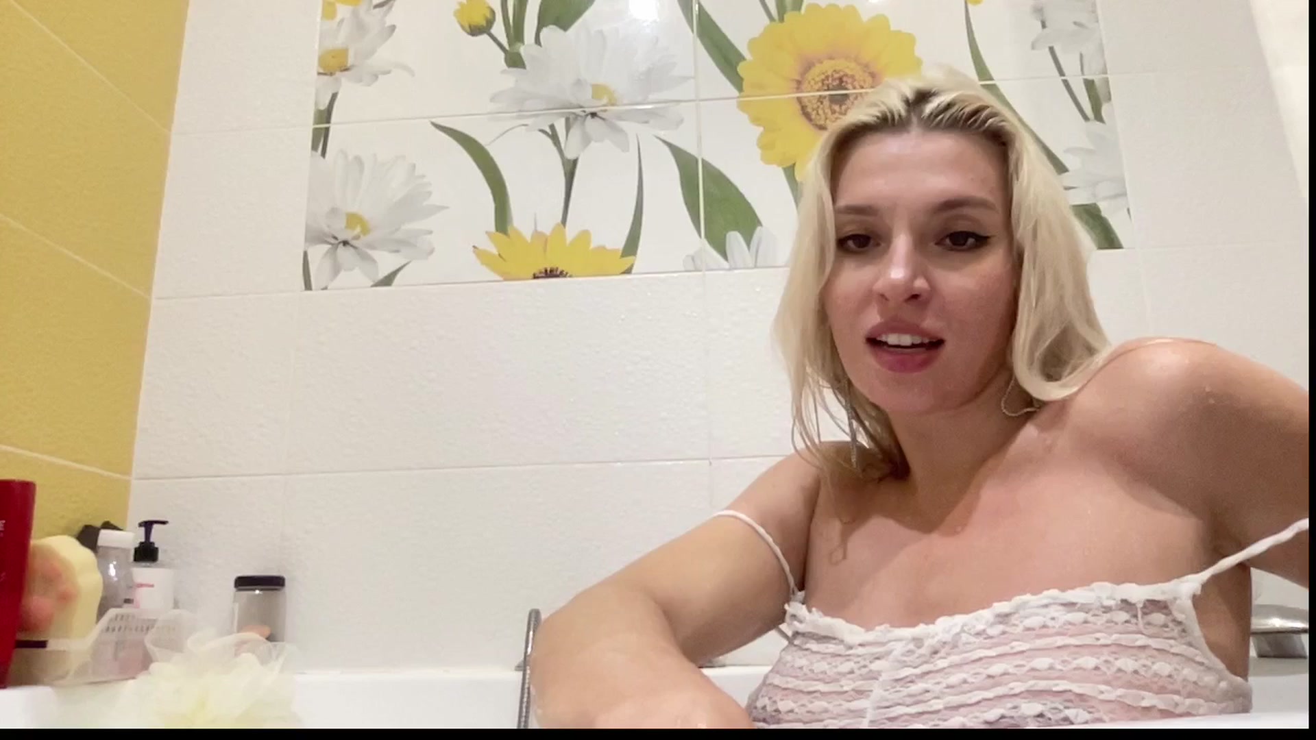 Gallery image thumbnail from AmazingkellyX's myfreecams stream on, 08/31/2025, 12:09 image 16 of 20