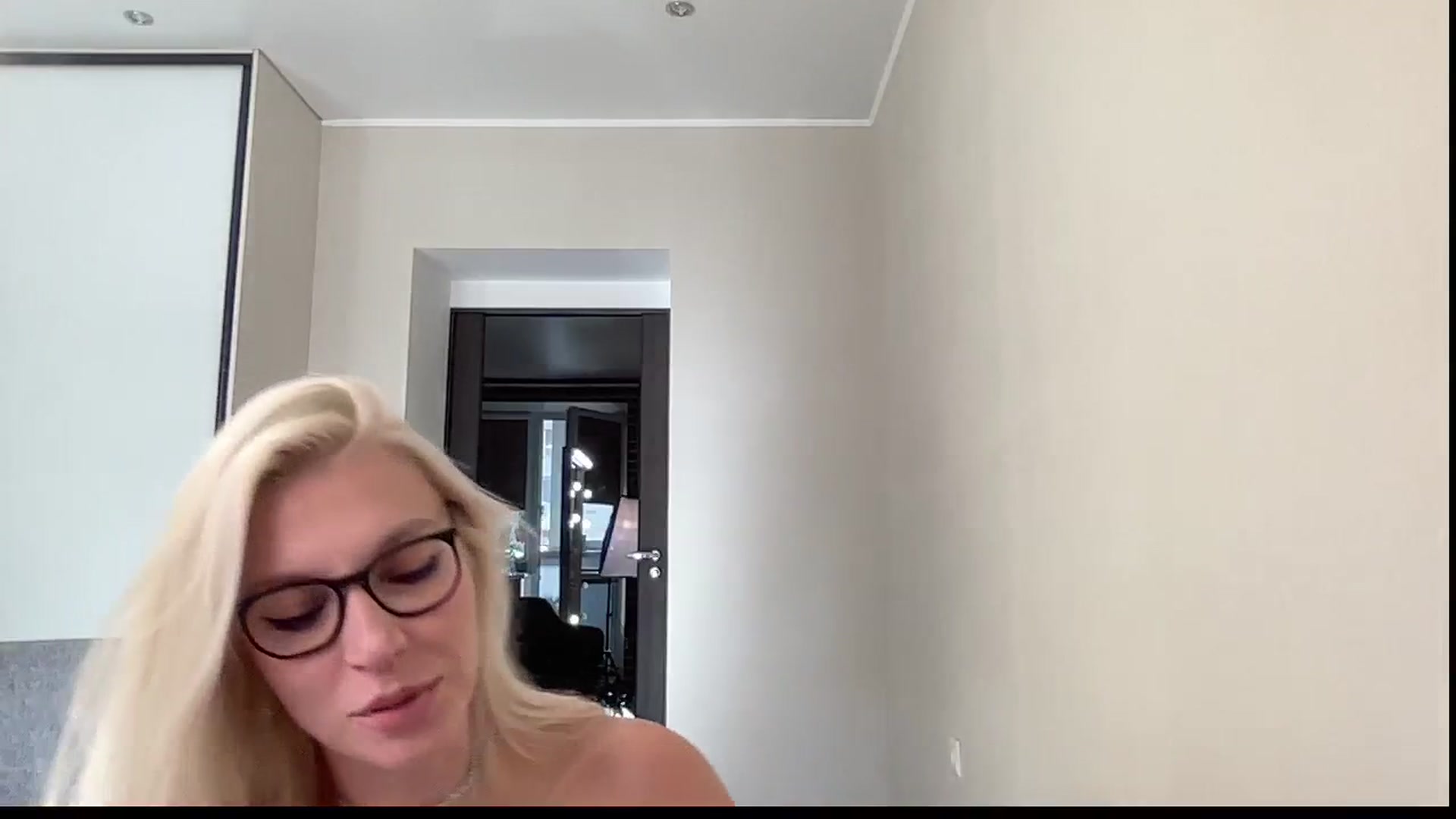 Gallery image thumbnail from AmazingkellyX's myfreecams stream on, 09/18/2025, 10:04 image 18 of 20