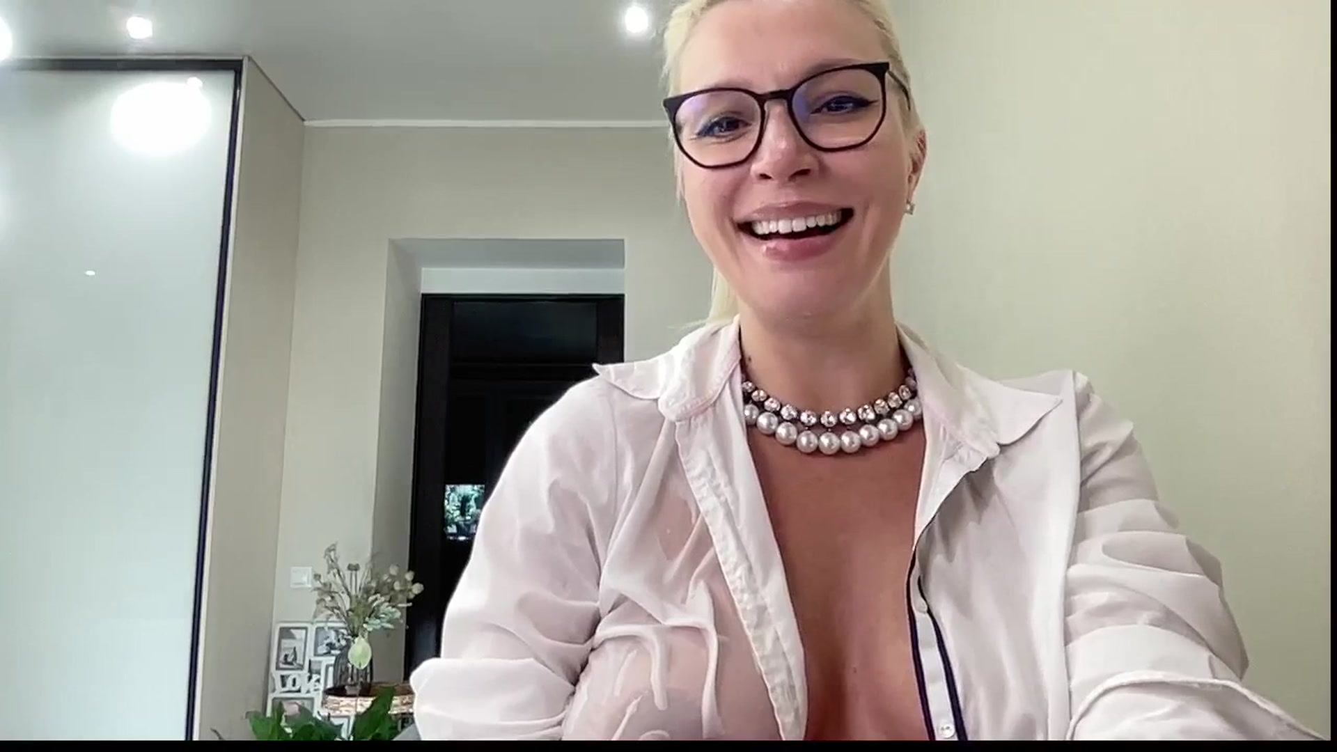 Gallery image thumbnail from AmazingkellyX's myfreecams stream on, 09/28/2025, 10:05 image 20 of 20