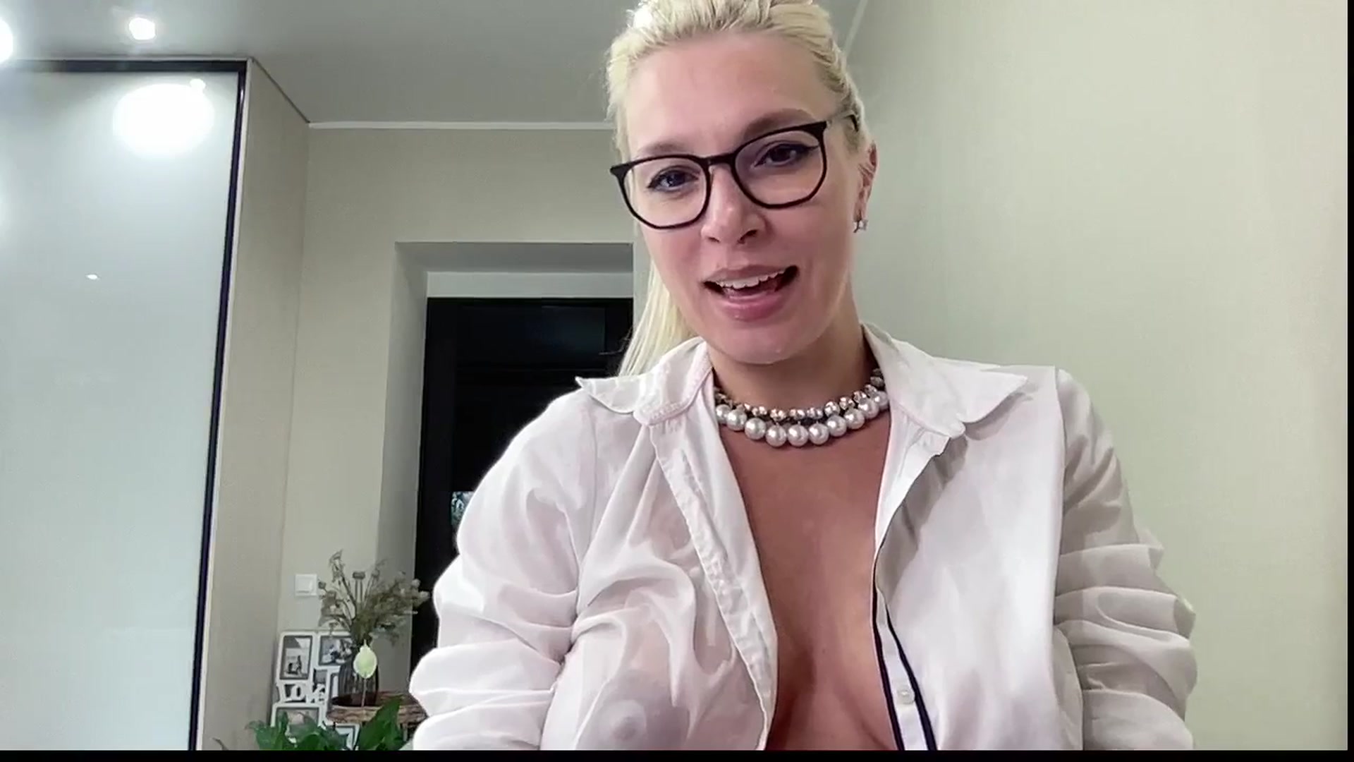 Gallery image thumbnail from AmazingkellyX's myfreecams stream on, 09/28/2025, 10:05 image 17 of 20
