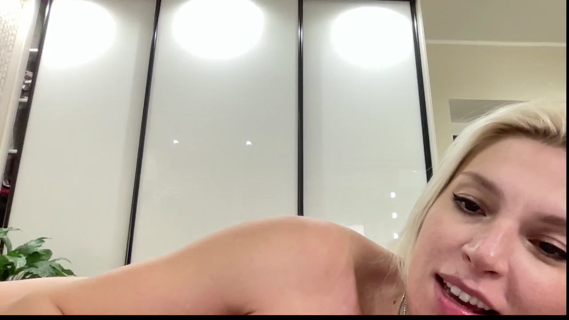 Gallery image thumbnail from AmazingkellyX's myfreecams stream on, 10/04/2025, 12:41 image 19 of 20