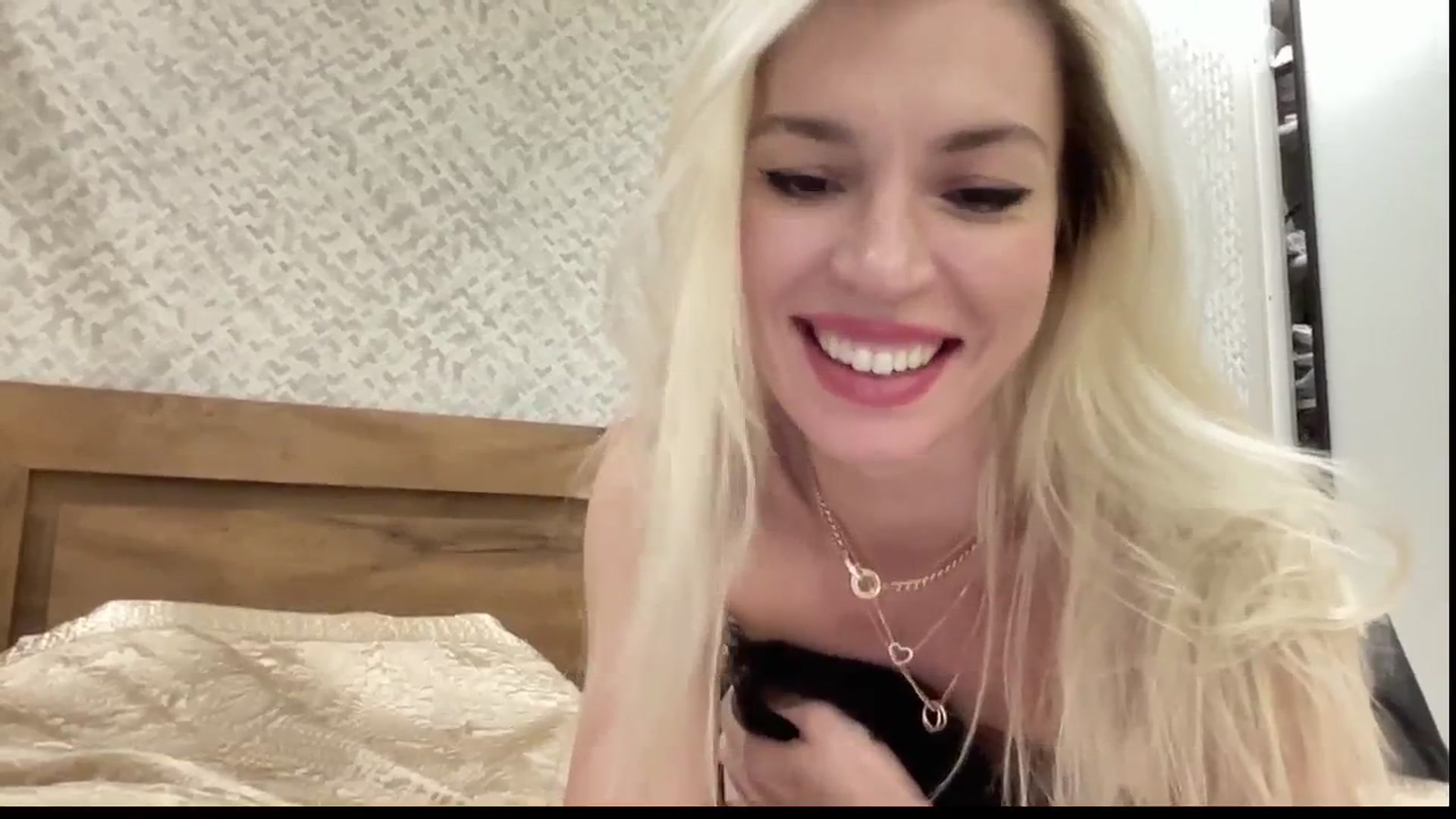Gallery image thumbnail from AmazingkellyX's myfreecams stream on, 01/18/2026, 11:56 image 18 of 20