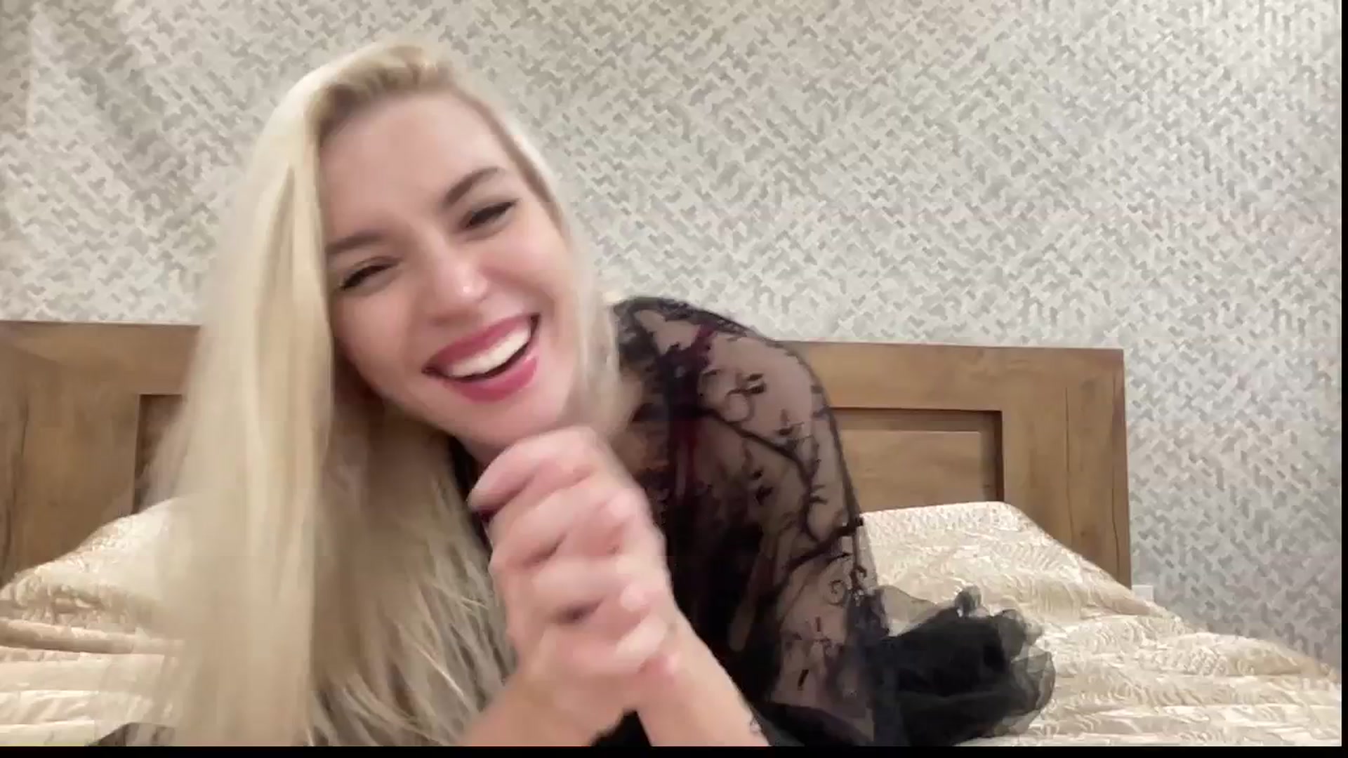 Gallery image thumbnail from AmazingkellyX's myfreecams stream on, 01/25/2026, 12:44 image 1 of 20