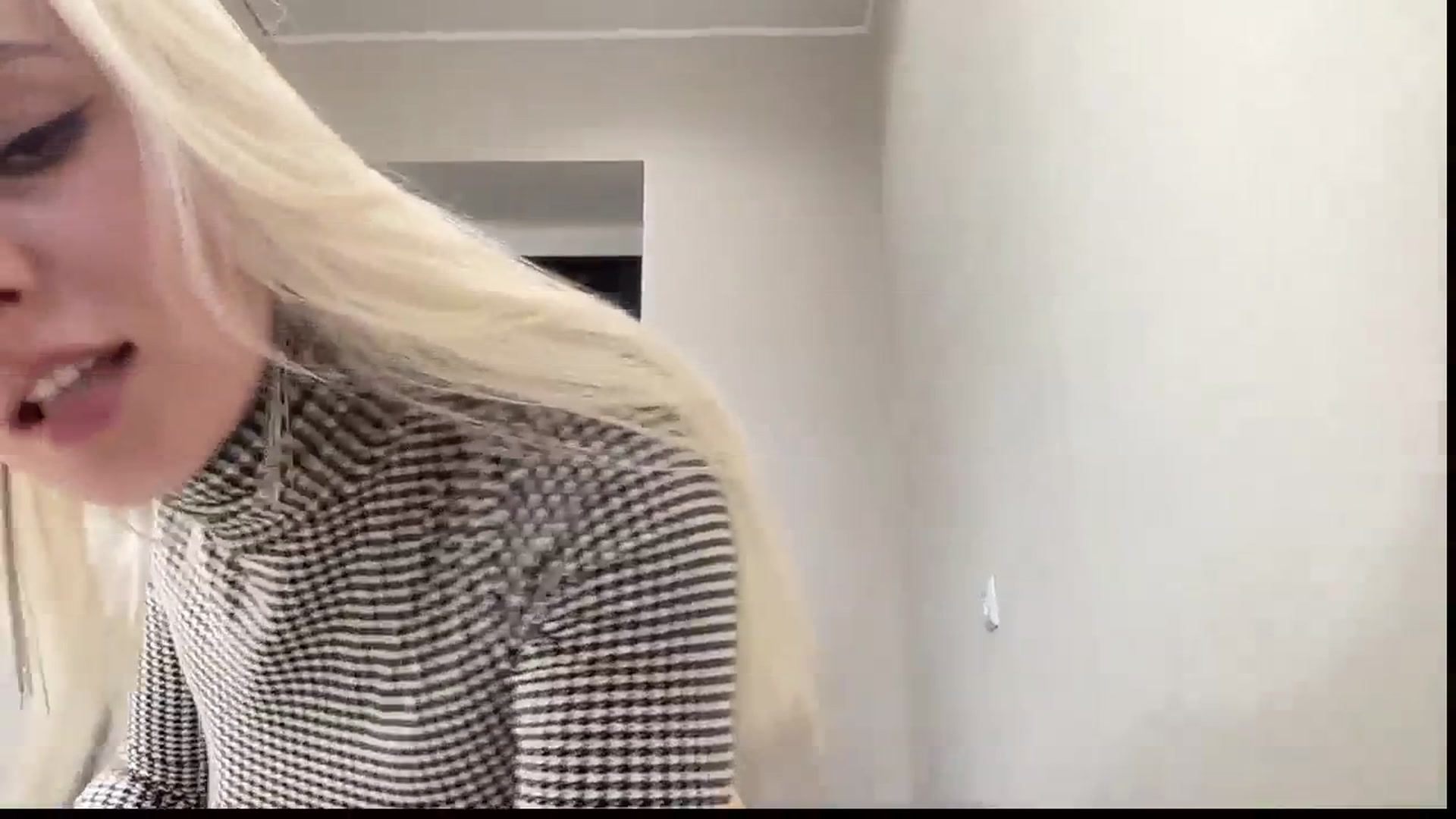 Gallery image thumbnail from AmazingkellyX's myfreecams stream on, 03/08/2026, 11:42 image 18 of 20