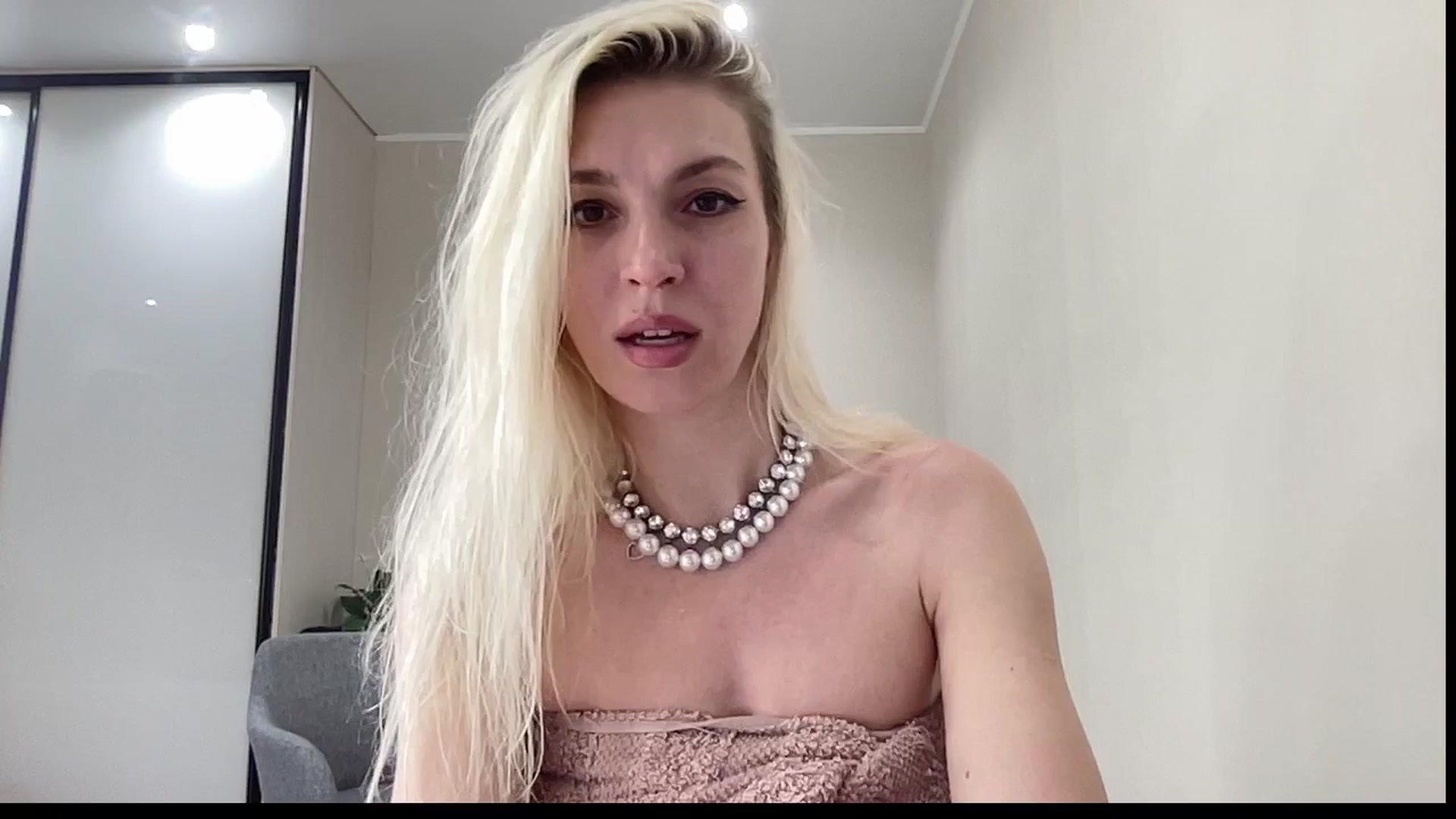 Gallery image thumbnail from AmazingkellyX's myfreecams stream on, 04/05/2026, 12:23 image 5 of 20