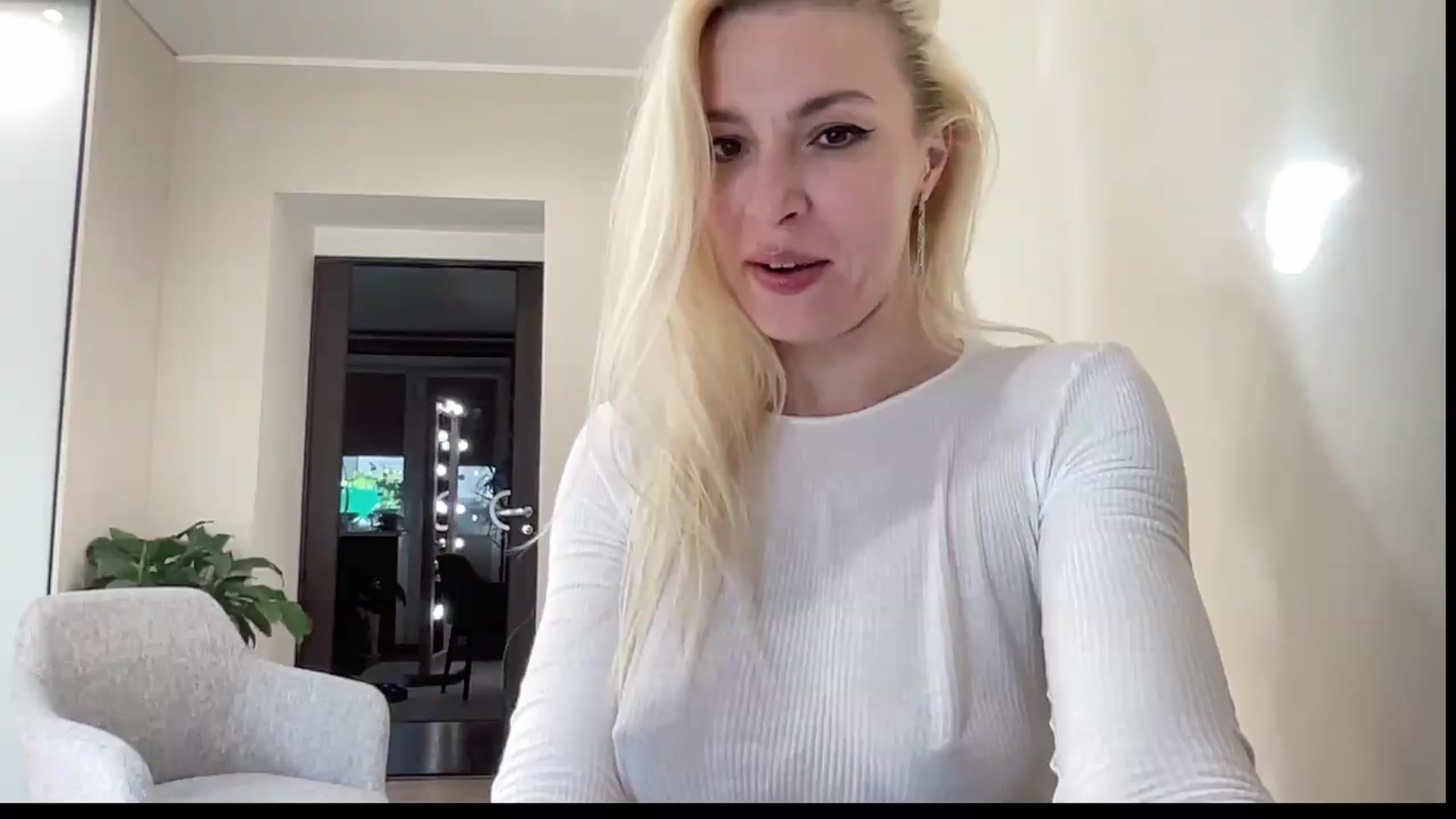 Gallery image thumbnail from AmazingkellyX's myfreecams stream on, 05/16/2026, 12:19 image 19 of 20