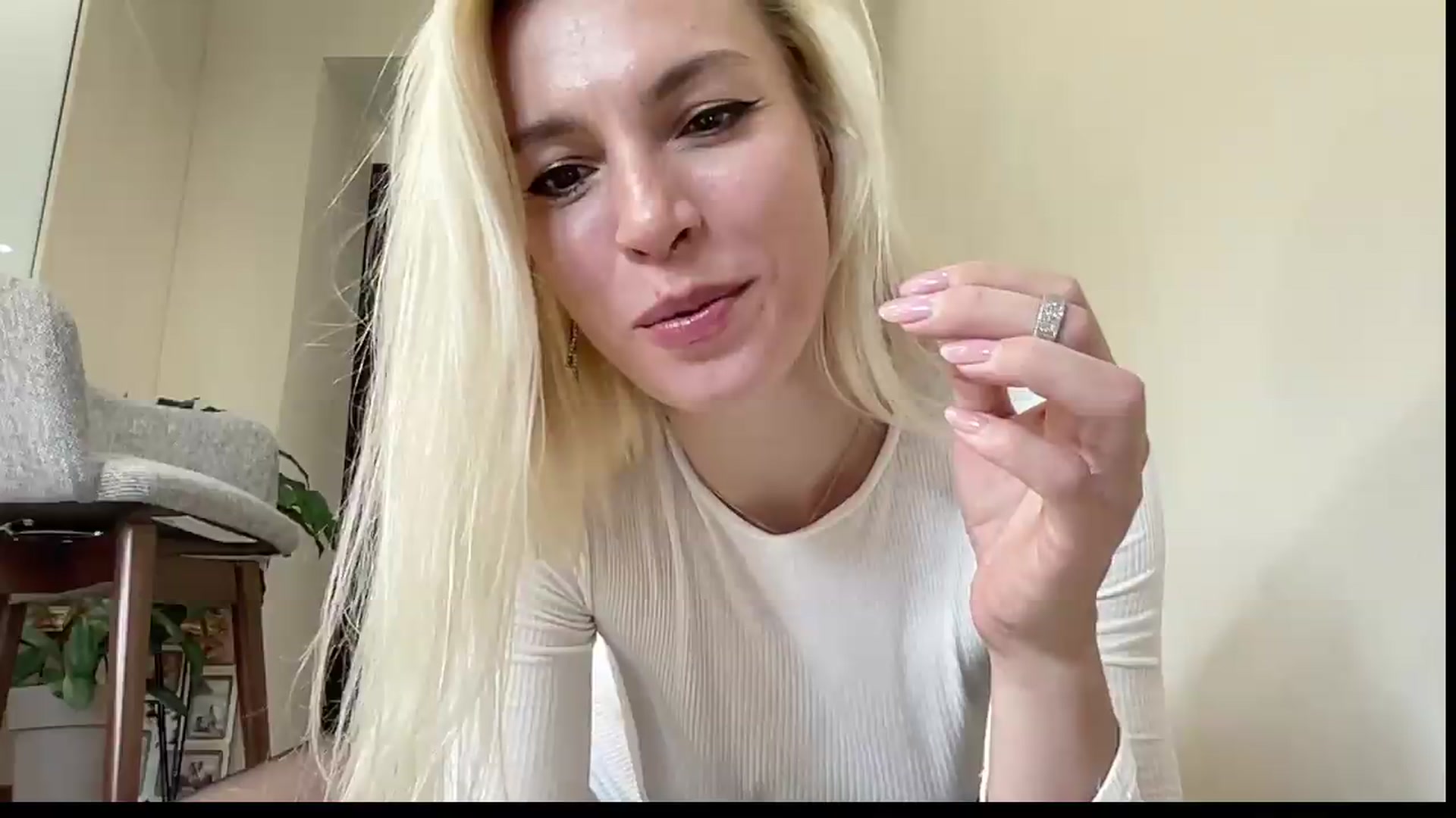 Gallery image thumbnail from AmazingkellyX's myfreecams stream on, 05/16/2026, 12:19 image 17 of 20