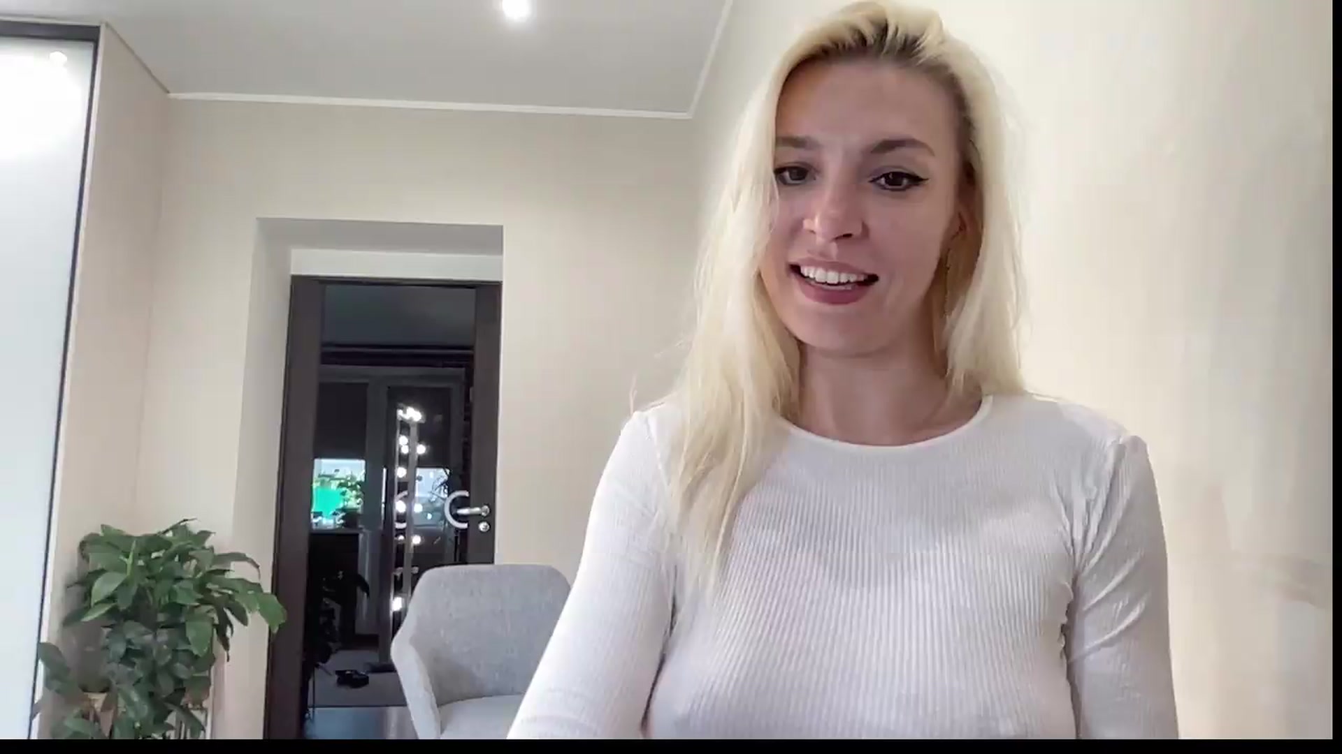 Gallery image thumbnail from AmazingkellyX's myfreecams stream on, 05/16/2026, 12:19 image 15 of 20