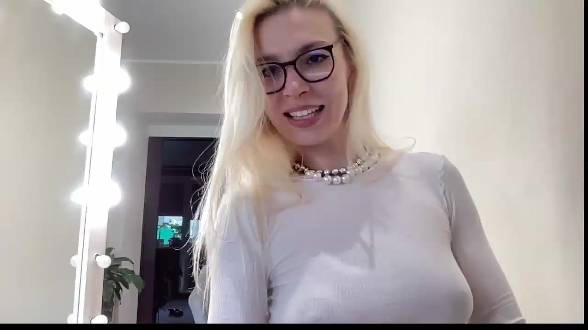 Gallery image thumbnail from AmazingkellyX's myfreecams stream on, 05/16/2026, 12:19 image 3 of 20