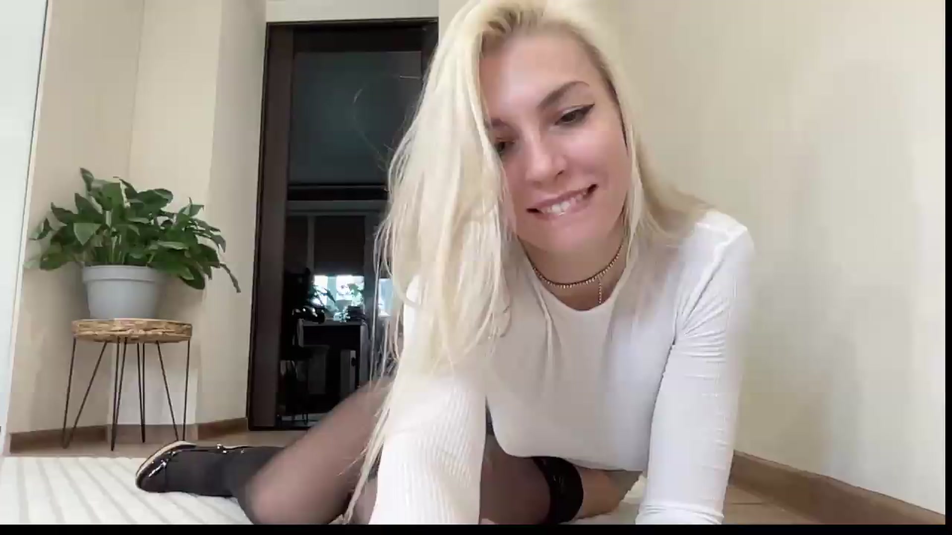Gallery image thumbnail from AmazingkellyX's myfreecams stream on, 05/31/2026, 12:00 image 14 of 20