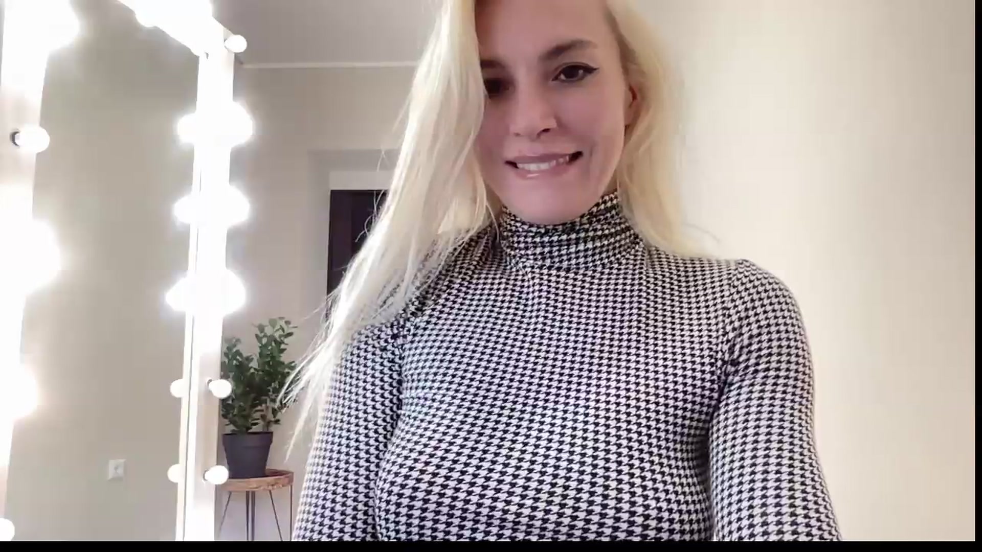 Gallery image thumbnail from AmazingkellyX's myfreecams stream on, 06/10/2026, 09:51 image 19 of 20