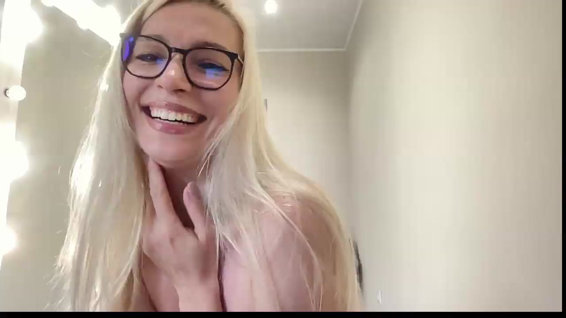 Gallery image thumbnail from AmazingkellyX's myfreecams stream on, 06/10/2026, 09:51 image 7 of 20