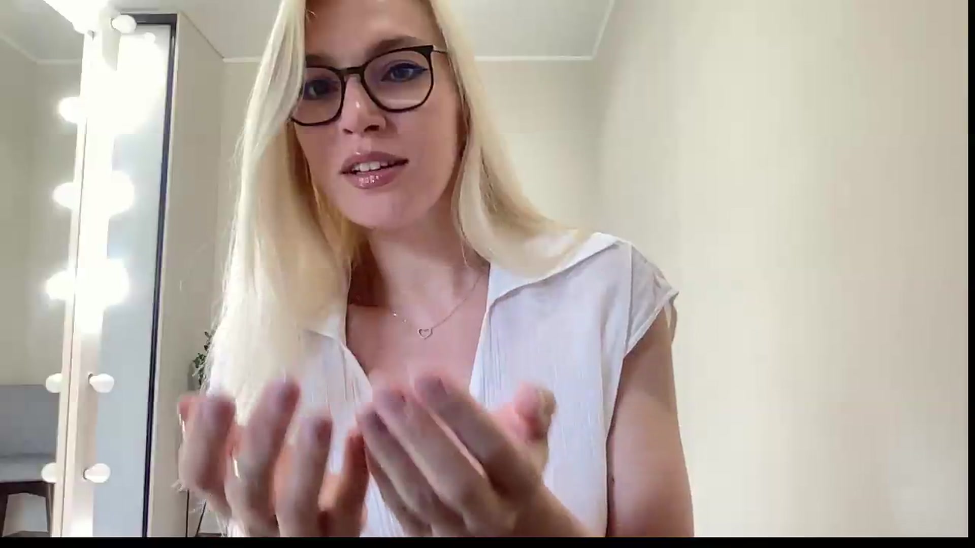 Gallery image thumbnail from AmazingkellyX's myfreecams stream on, 06/10/2026, 12:14 image 5 of 20
