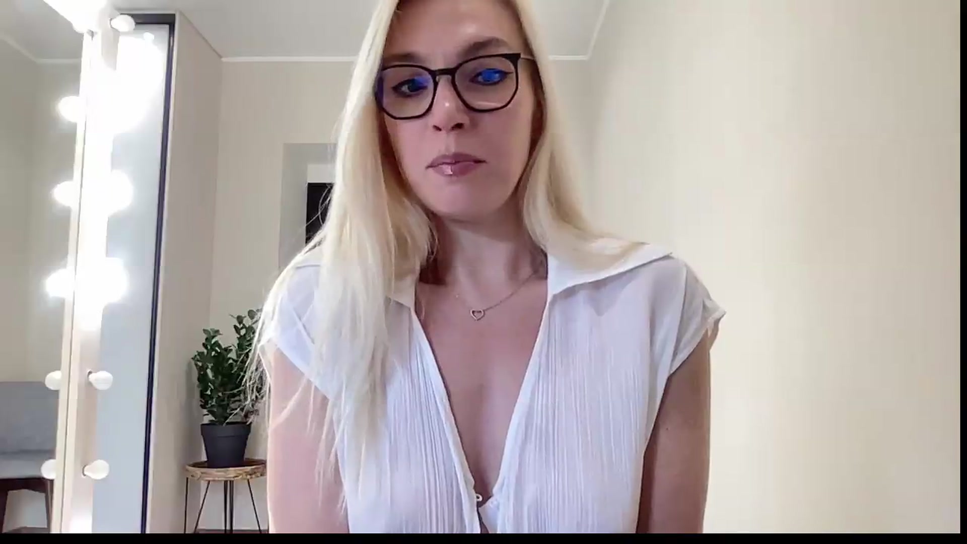 Gallery image thumbnail from AmazingkellyX's myfreecams stream on, 06/10/2026, 12:14 image 3 of 20