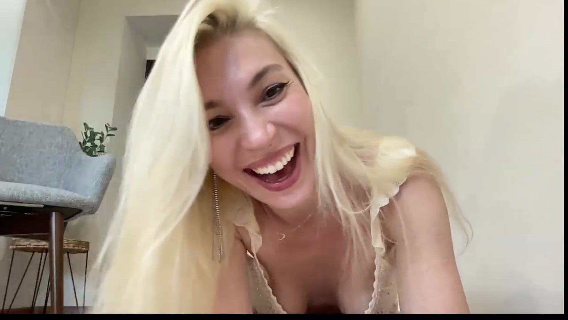 Gallery image thumbnail from AmazingkellyX's myfreecams stream on, 06/14/2026, 13:04 image 11 of 20