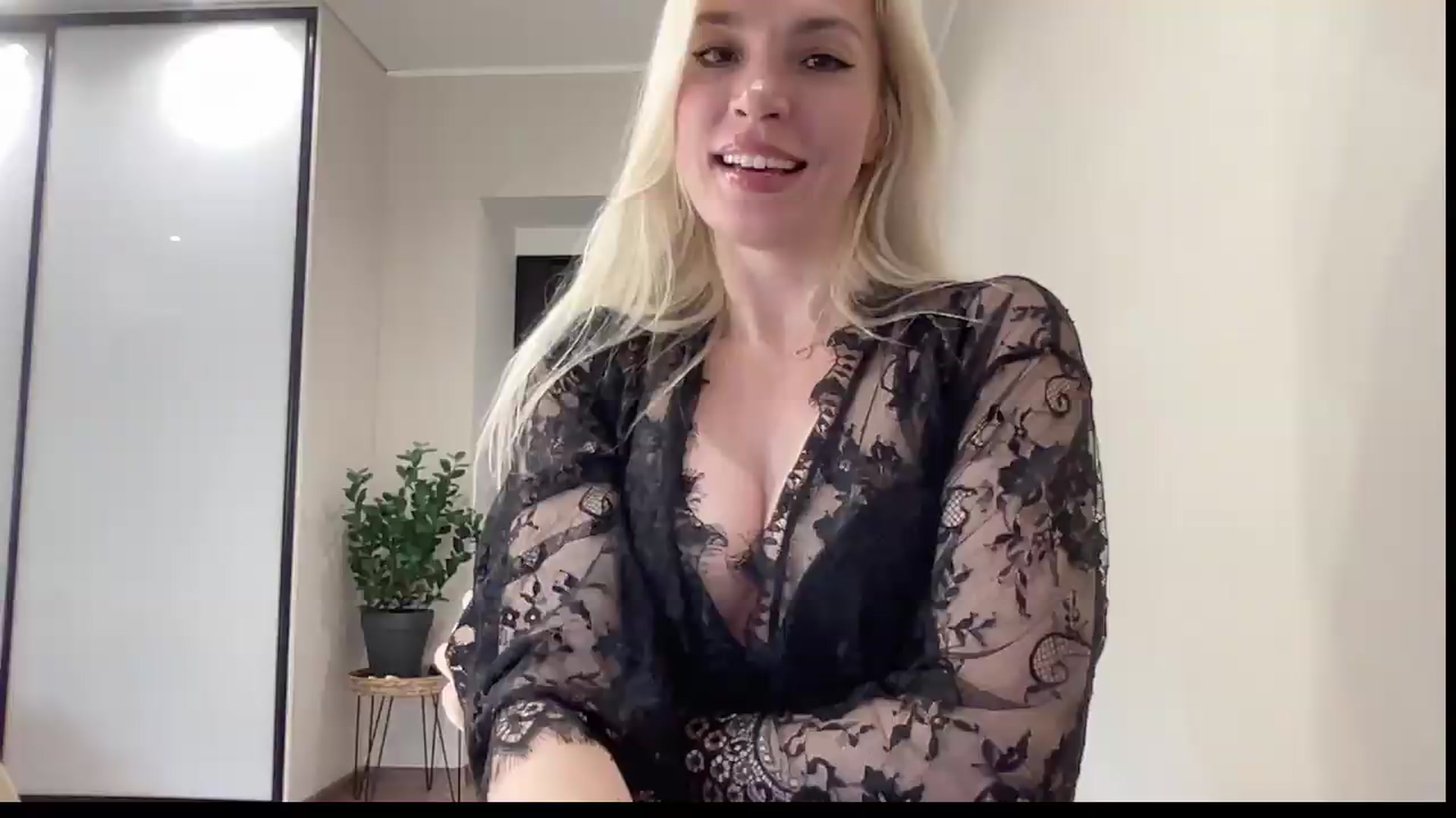 Gallery image thumbnail from AmazingkellyX's myfreecams stream on, 06/20/2026, 12:55 image 3 of 20
