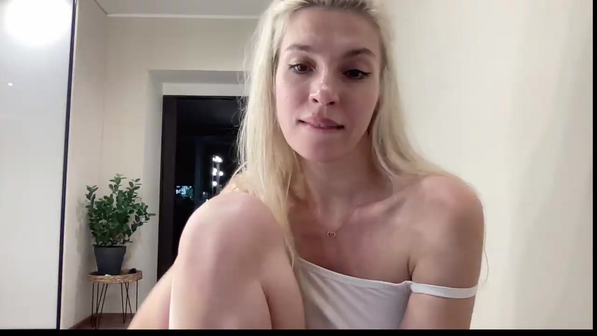 Gallery image thumbnail from AmazingkellyX's myfreecams stream on, 06/21/2026, 12:28 image 12 of 20