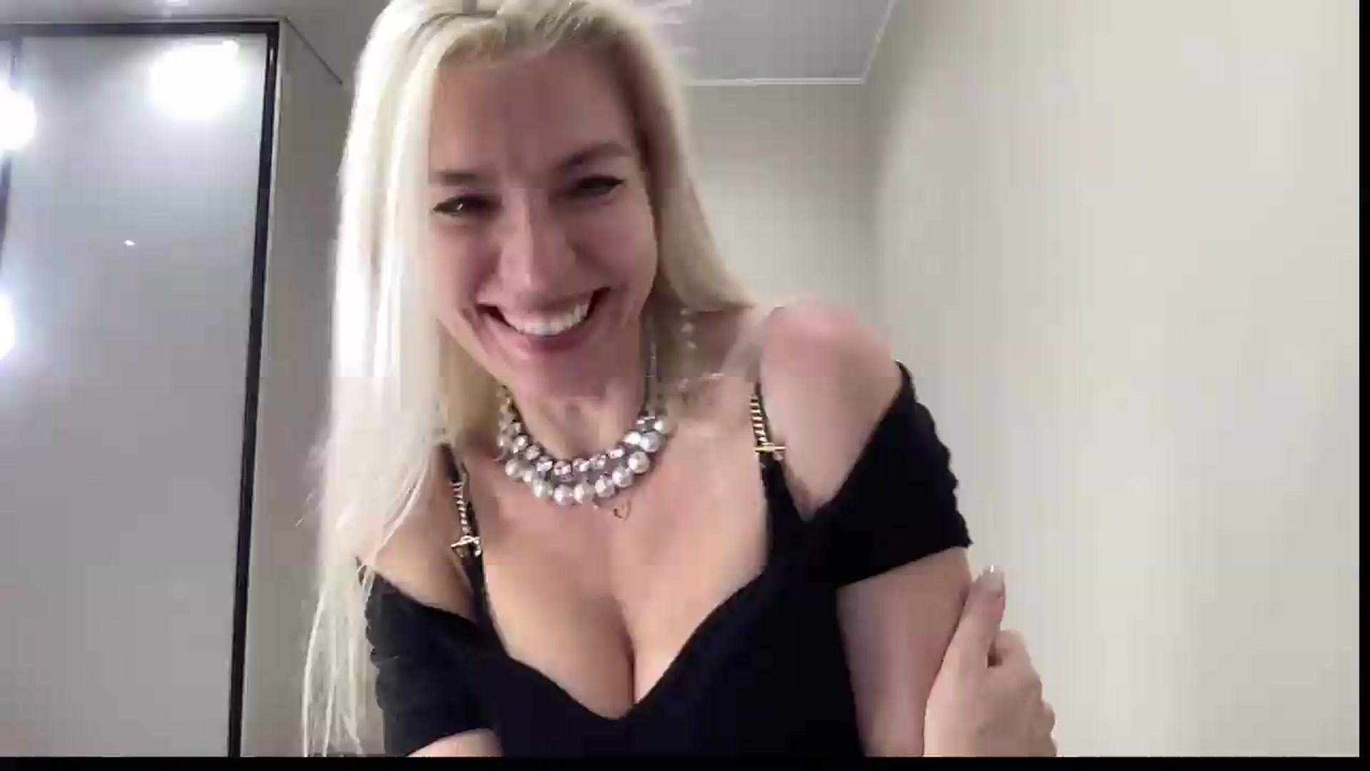 Gallery image thumbnail from AmazingkellyX's myfreecams stream on, 08/12/2026, 12:53 image 13 of 20