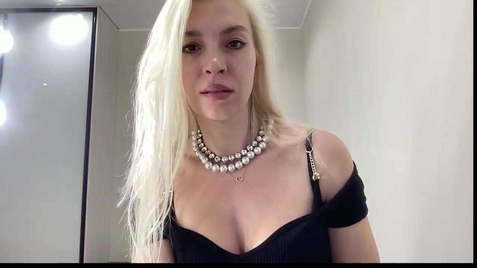 Gallery image thumbnail from AmazingkellyX's myfreecams stream on, 08/12/2026, 12:53 image 12 of 20