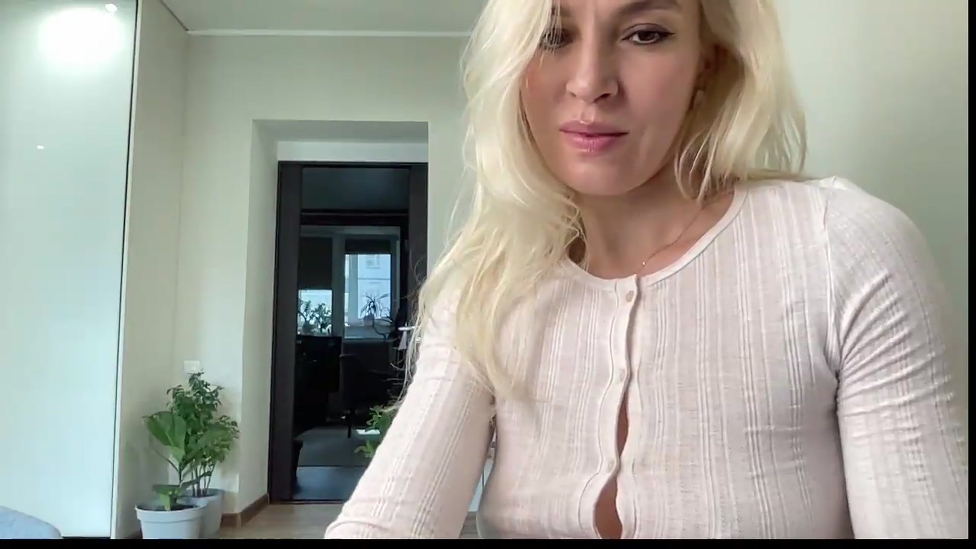 Gallery image thumbnail from AmazingkellyX's myfreecams stream on, 08/20/2026, 12:17 image 2 of 20