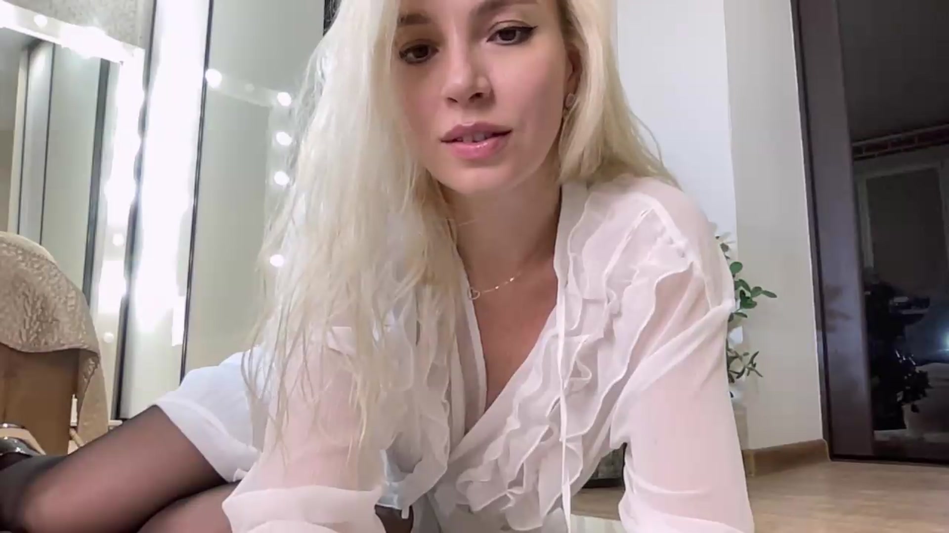 Gallery image thumbnail from AmazingkellyX's myfreecams stream on, 08/29/2026, 13:42 image 10 of 20