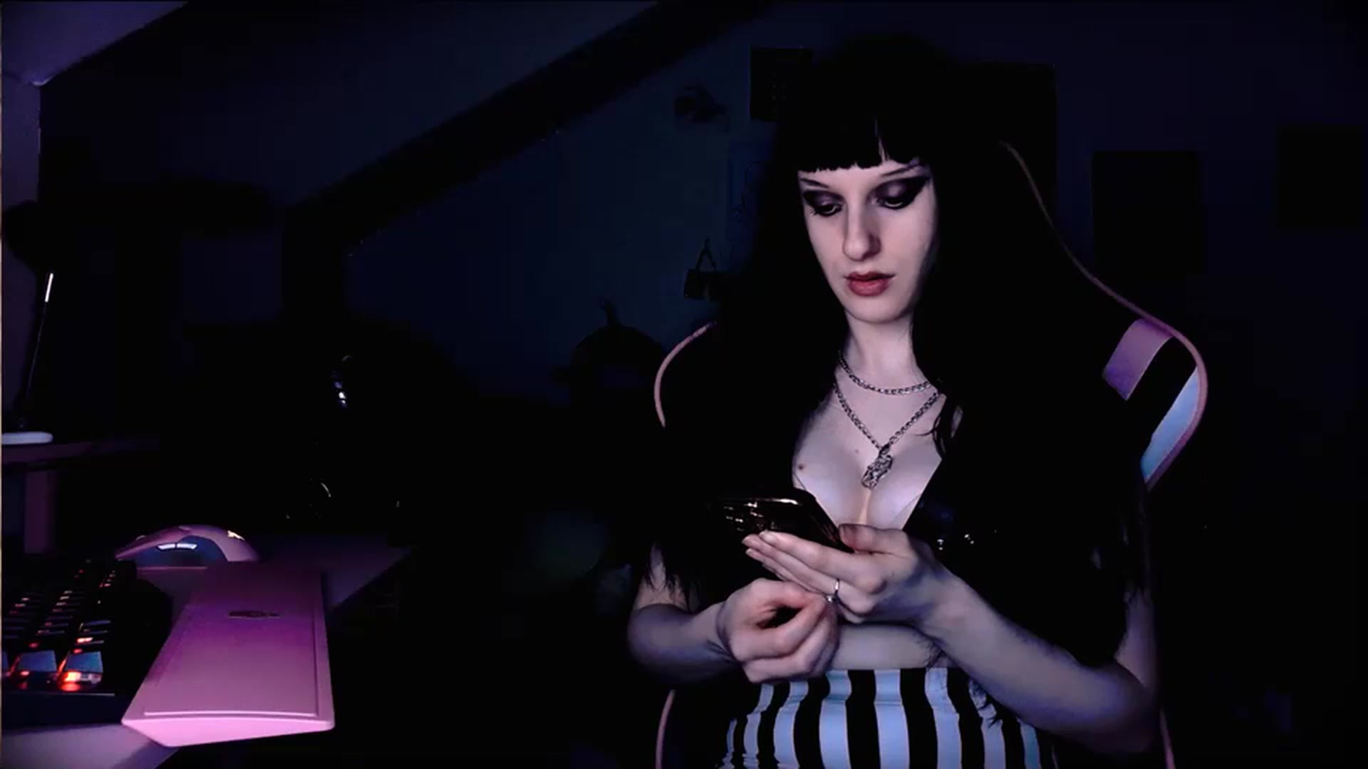 Gallery image thumbnail from Amber666Angel's myfreecams stream on, 10/17/2023, 11:19 image 6 of 20