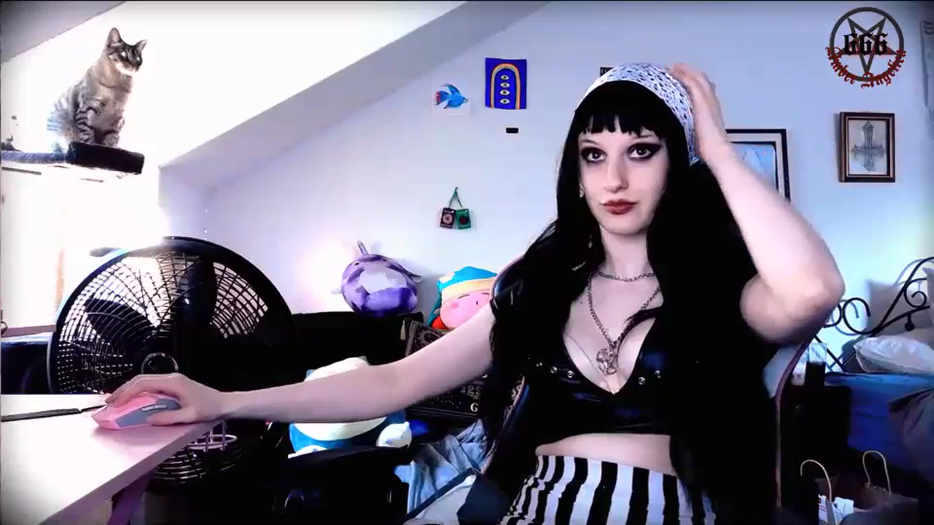Gallery image thumbnail from Amber666Angel's myfreecams stream on, 10/17/2023, 12:49 image 15 of 20