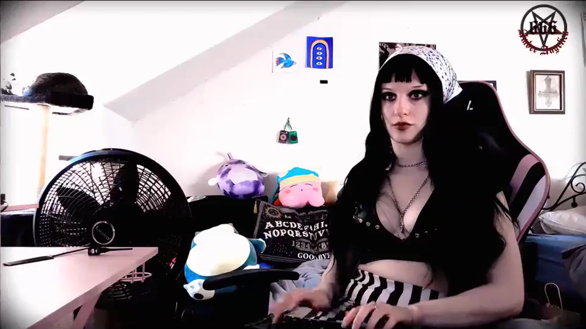 Gallery image thumbnail from Amber666Angel's myfreecams stream on, 10/17/2023, 12:49 image 19 of 20