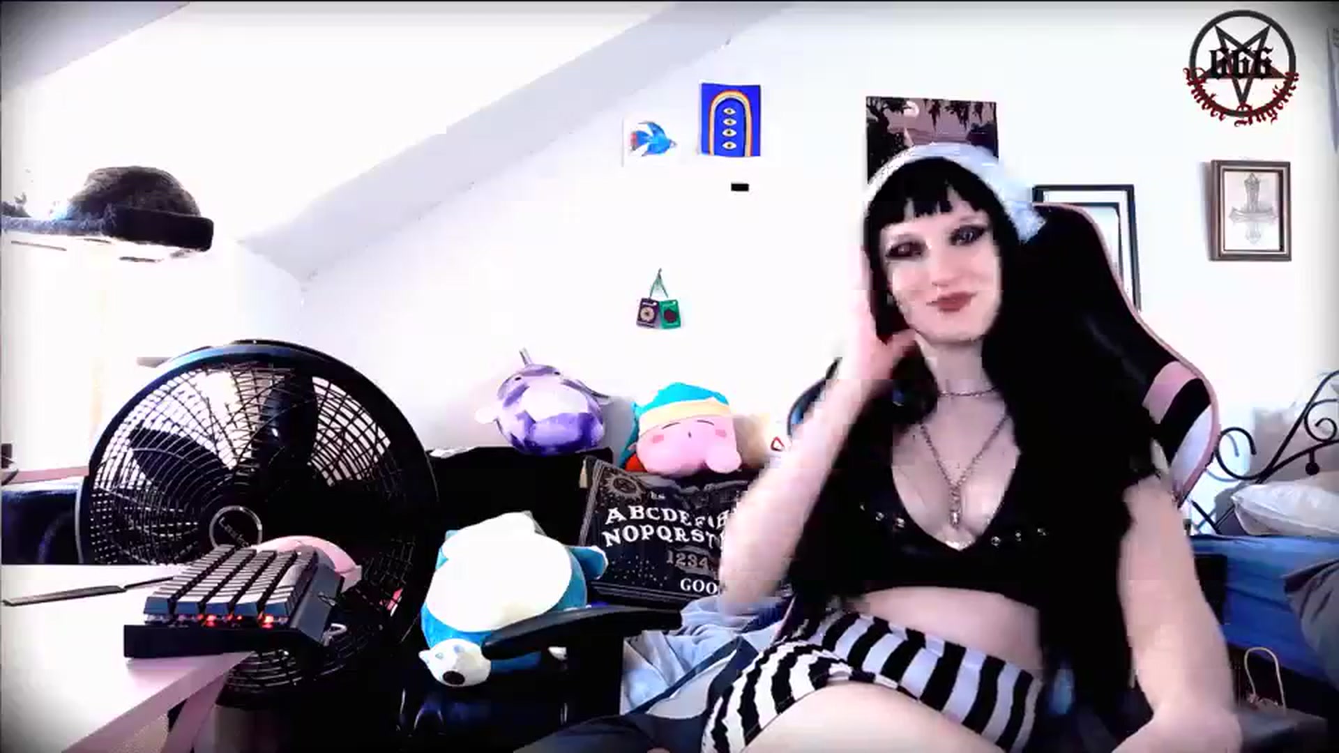 Gallery image thumbnail from Amber666Angel's myfreecams stream on, 10/17/2023, 12:49 image 18 of 20
