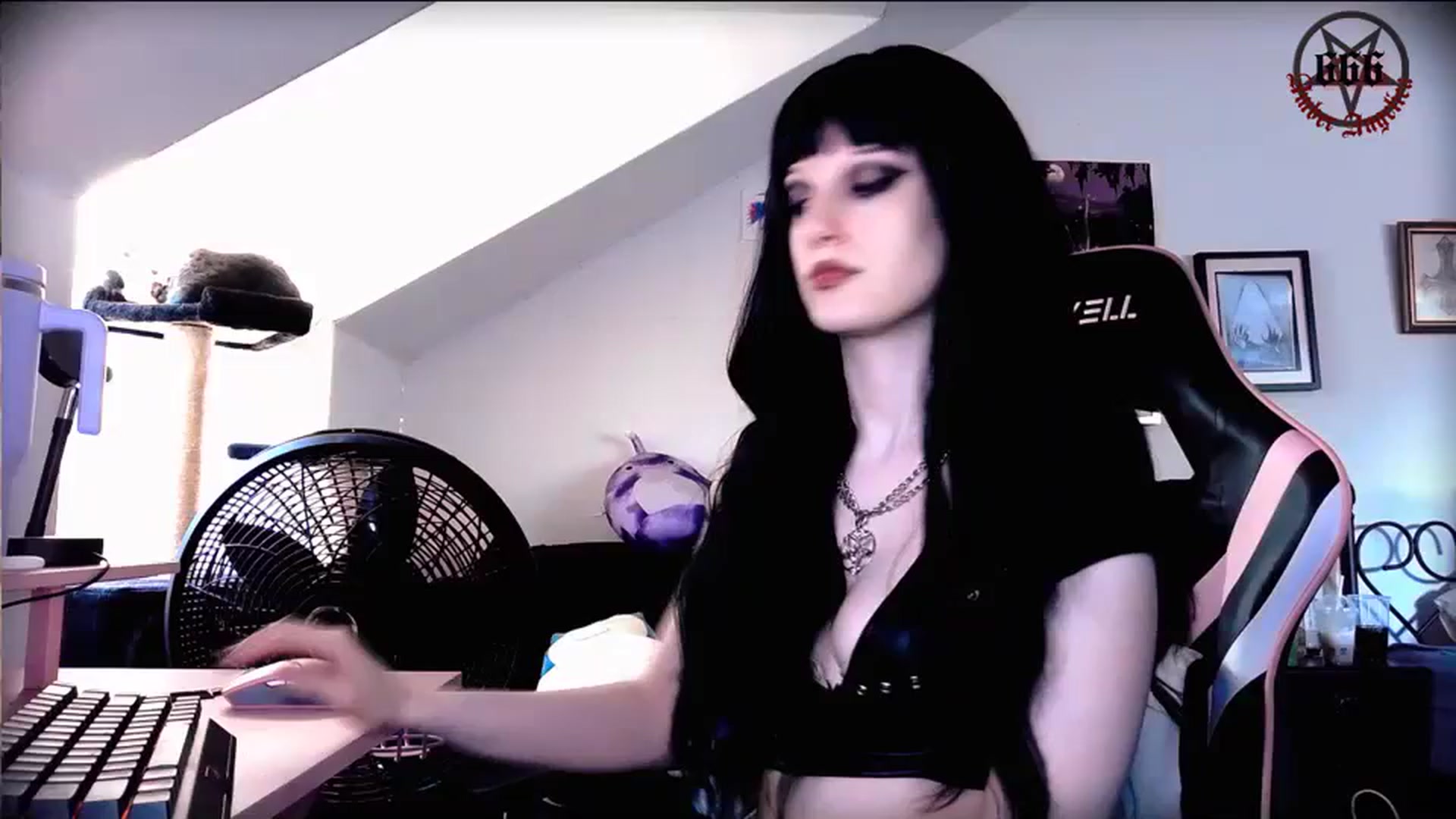 Gallery image thumbnail from Amber666Angel's myfreecams stream on, 10/17/2023, 12:49 image 11 of 20