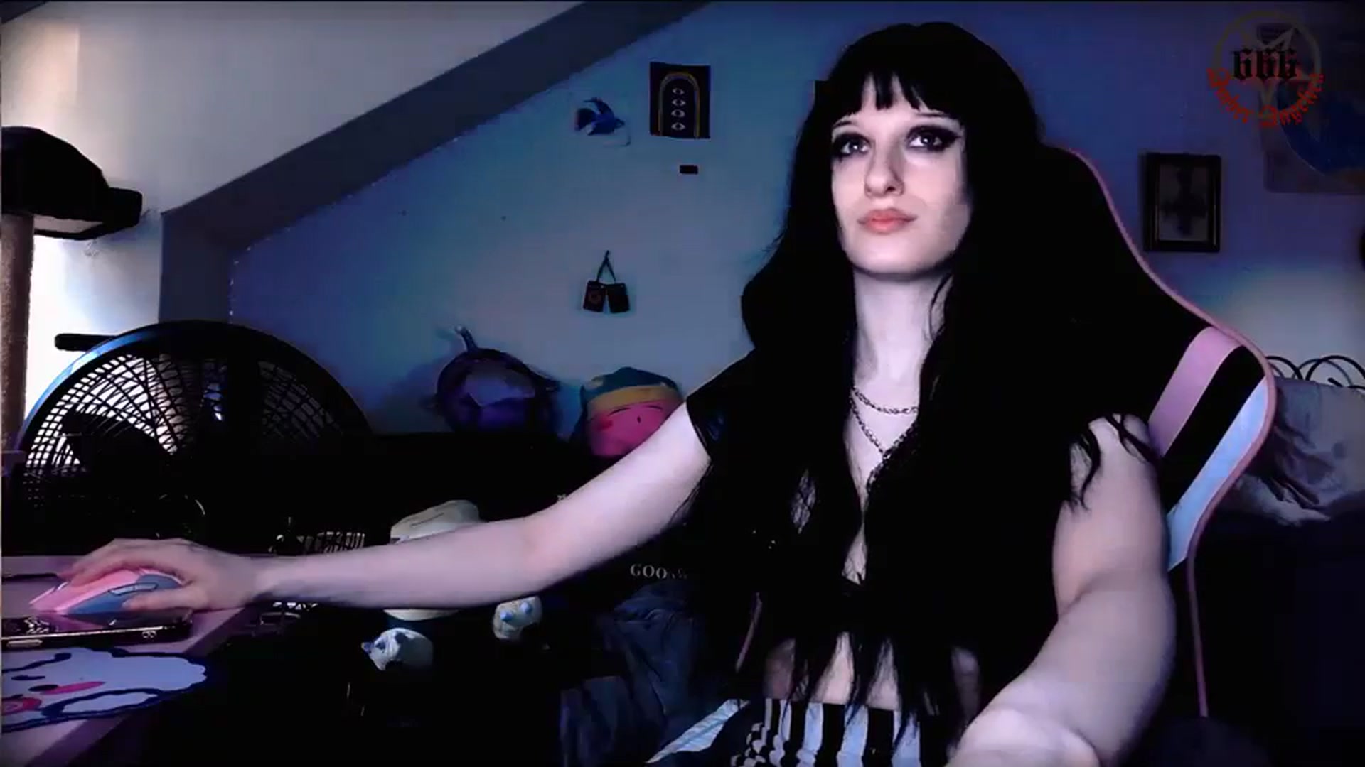Gallery image thumbnail from Amber666Angel's myfreecams stream on, 10/17/2023, 12:49 image 2 of 20