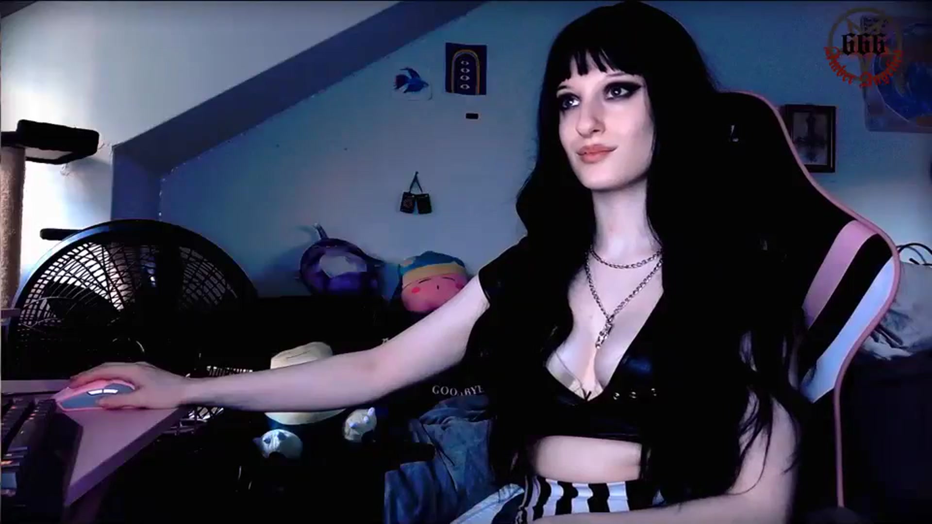 Gallery image thumbnail from Amber666Angel's myfreecams stream on, 10/17/2023, 12:49 image 4 of 20