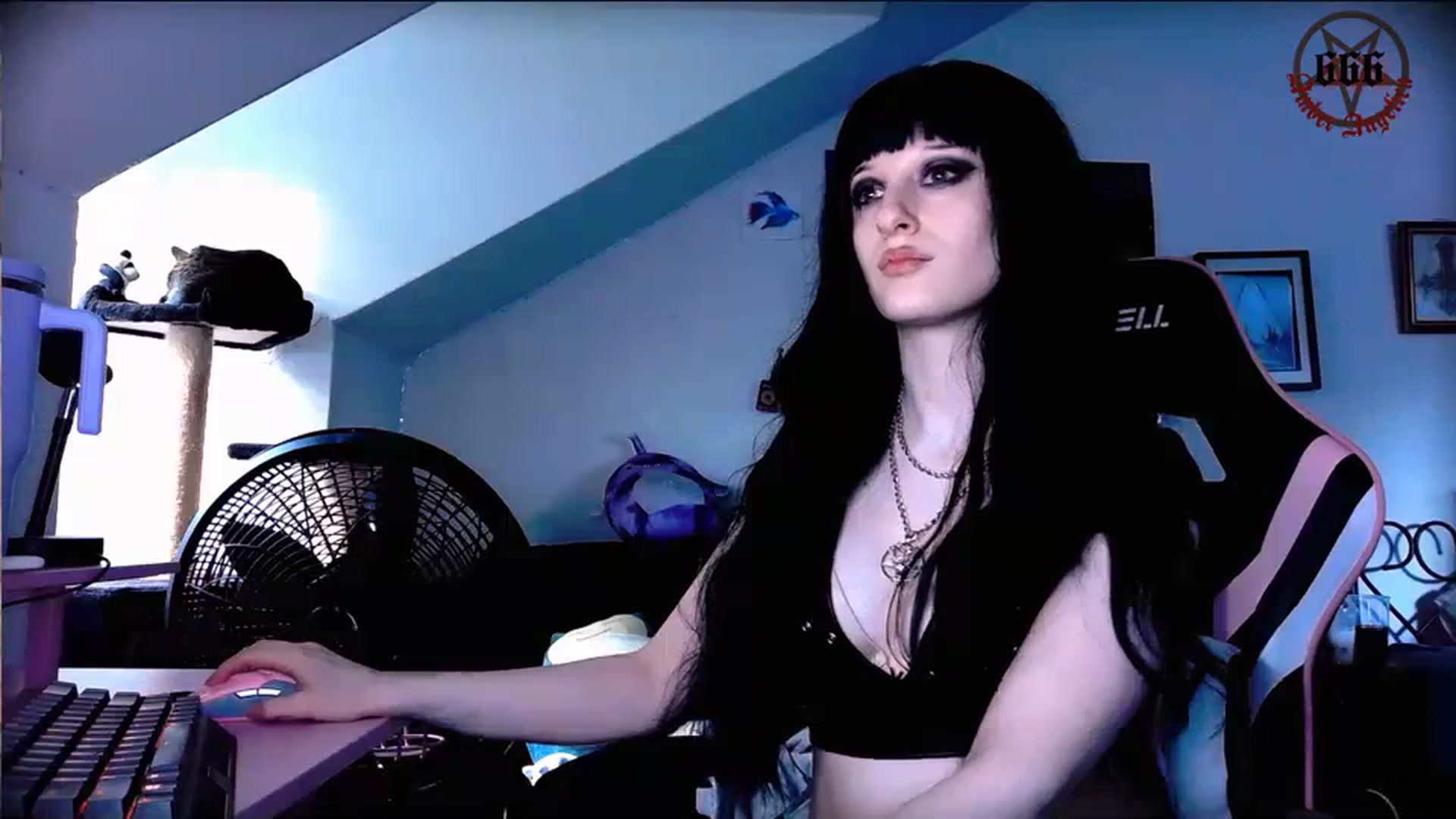 Gallery image thumbnail from Amber666Angel's myfreecams stream on, 10/17/2023, 12:49 image 8 of 20