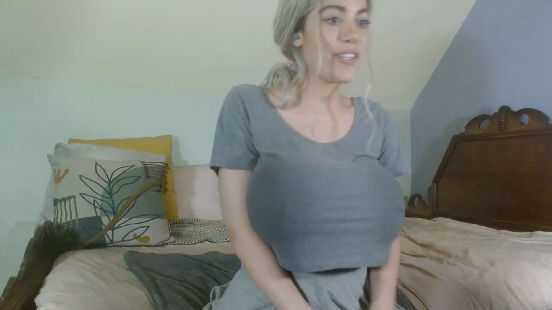 Gallery image thumbnail from AmberAlena_'s myfreecams stream on, 06/29/2023, 20:48 image 13 of 20
