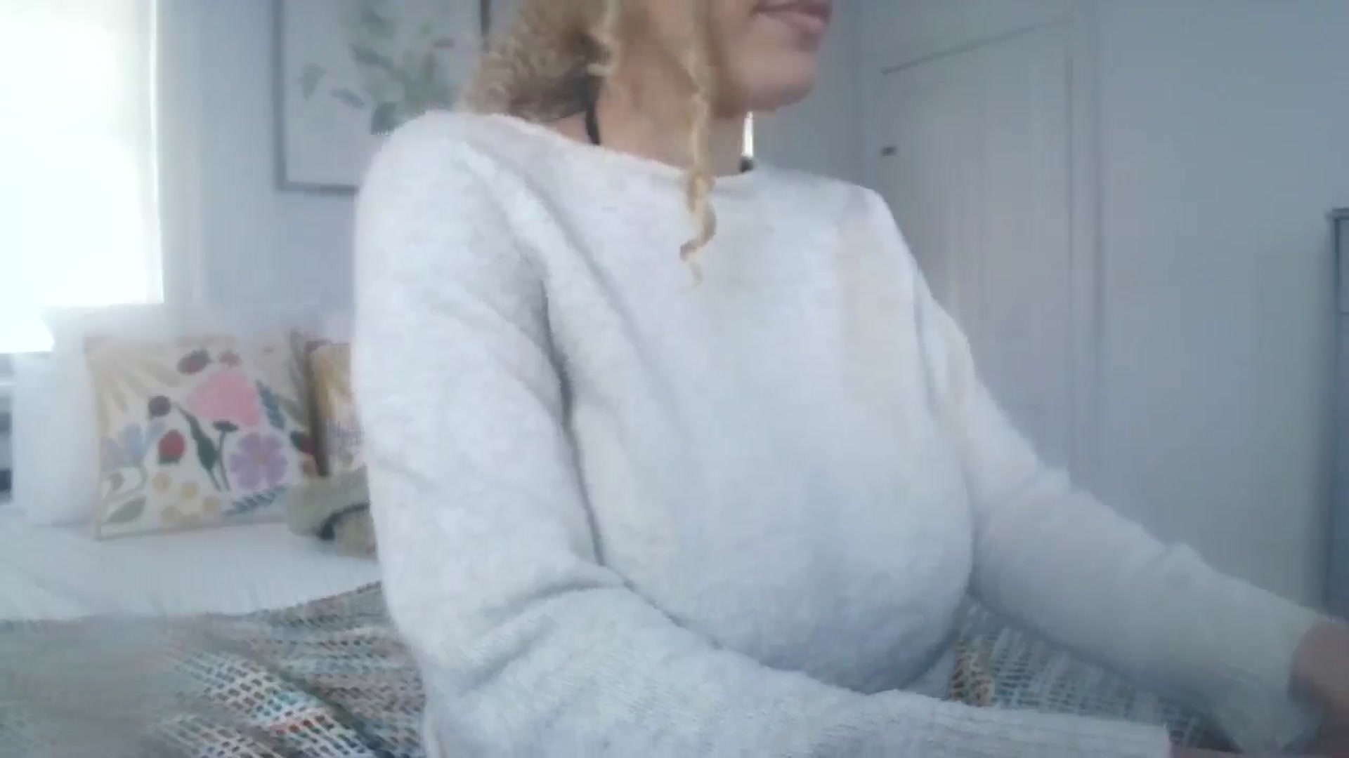 Gallery image thumbnail from AmberAlena_'s myfreecams stream on, 02/05/2025, 17:43 image 16 of 20