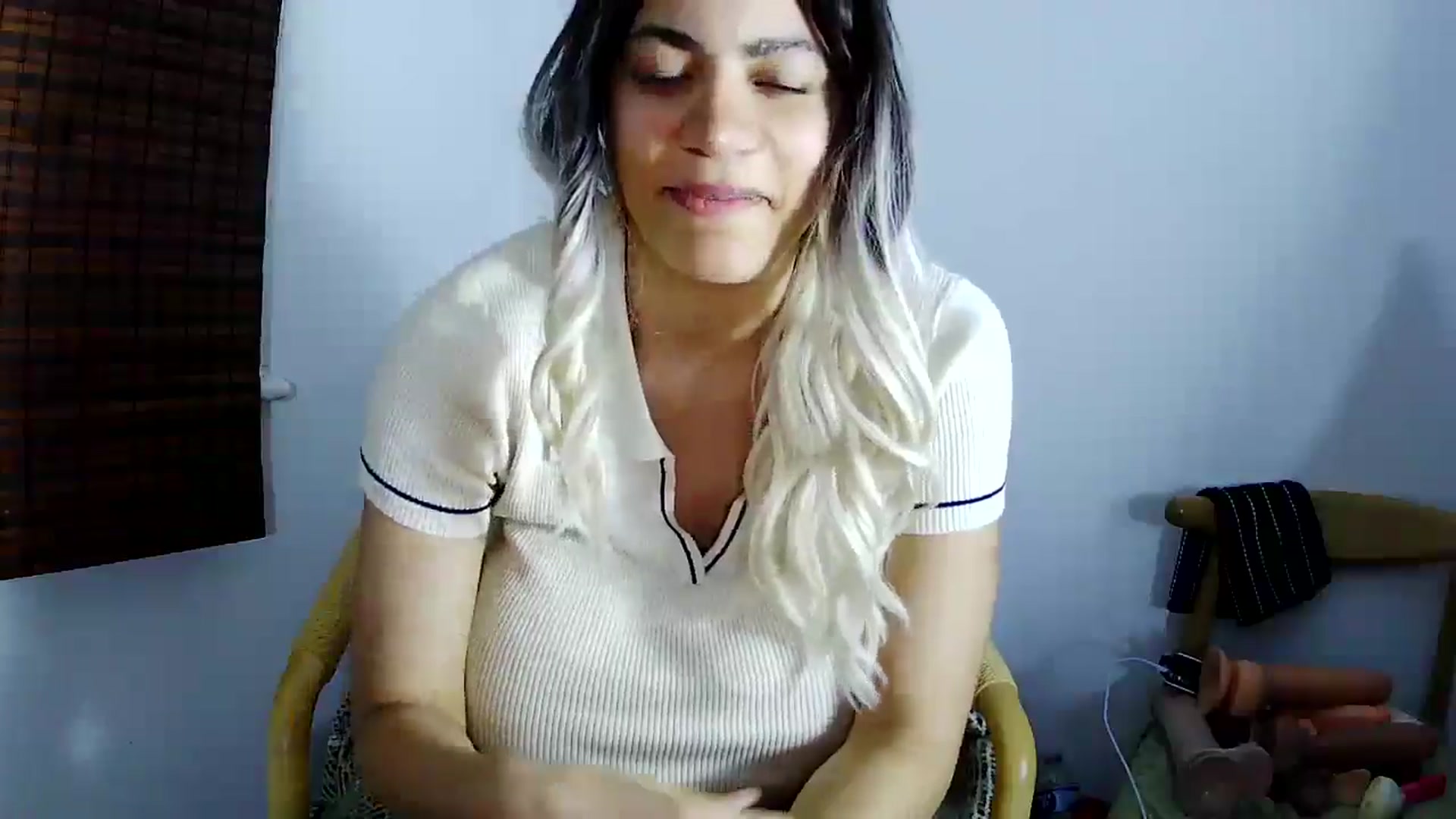 Gallery image thumbnail from AmberAlena_'s myfreecams stream on, 05/21/2025, 10:47 image 15 of 20