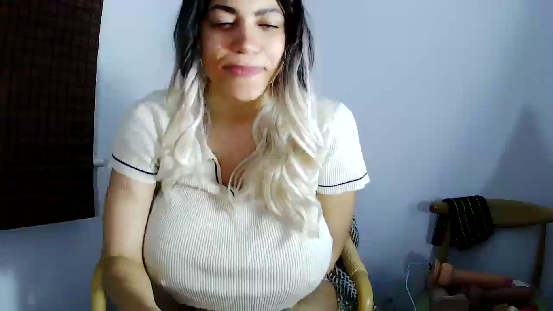 Gallery image thumbnail from AmberAlena_'s myfreecams stream on, 05/21/2025, 10:47 image 19 of 20