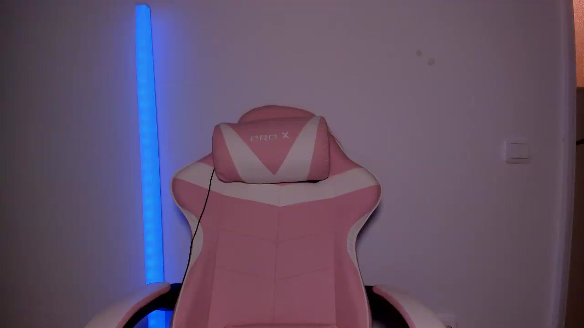 Gallery image thumbnail from AmberBlue_'s myfreecams stream on, 08/18/2026, 03:09 image 11 of 20