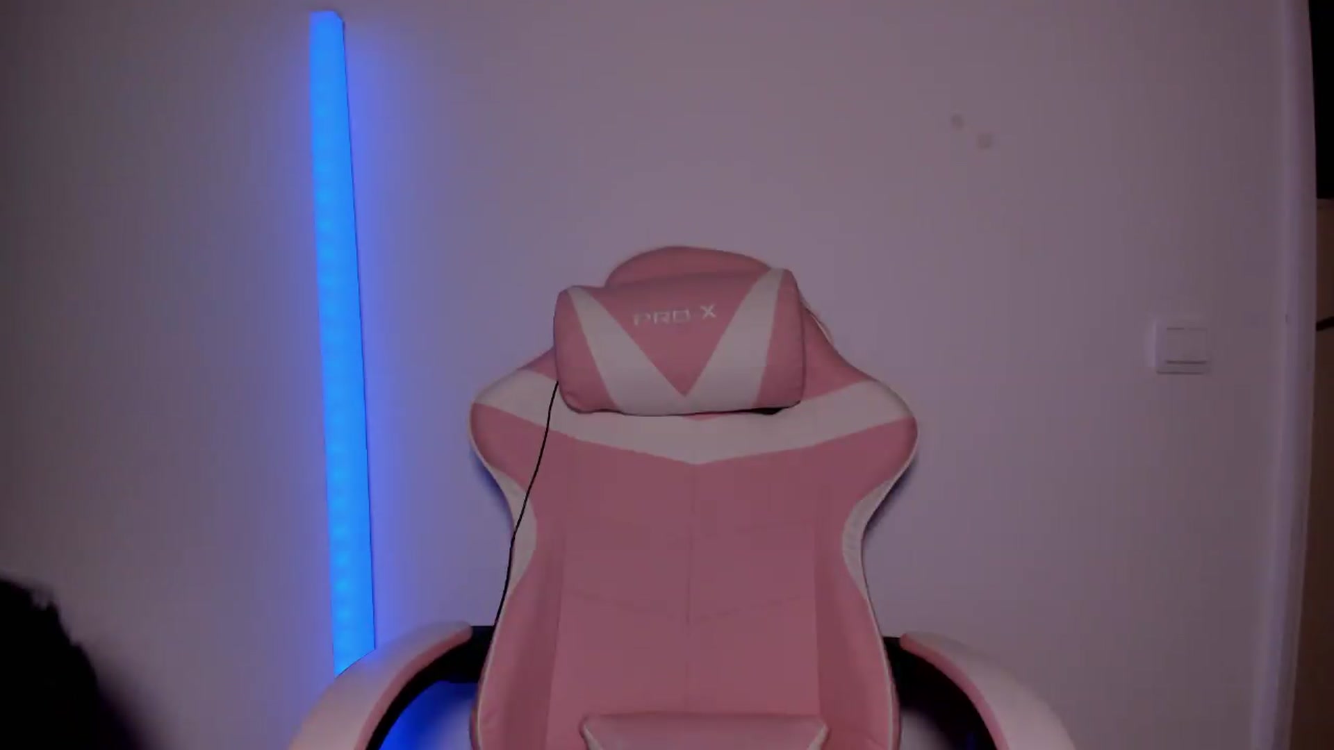 Gallery image thumbnail from AmberBlue_'s myfreecams stream on, 08/18/2026, 03:09 image 15 of 20