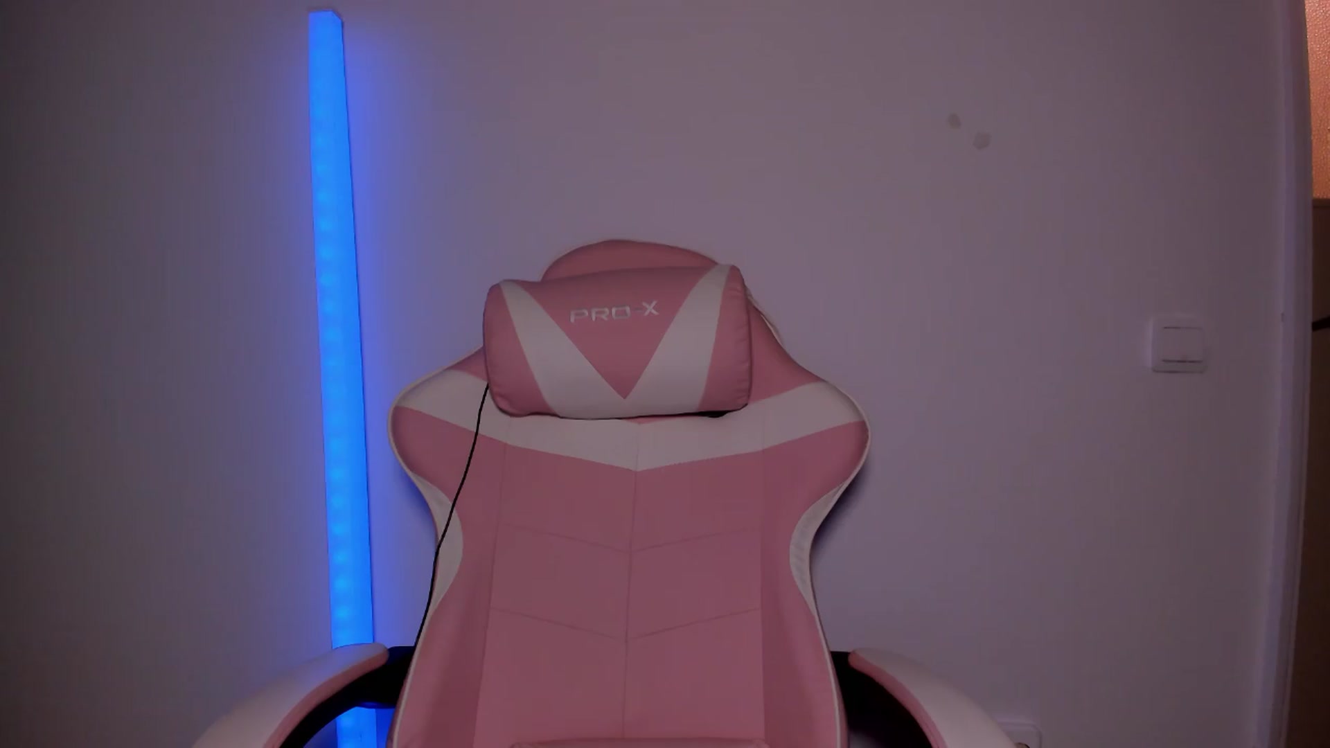Gallery image thumbnail from AmberBlue_'s myfreecams stream on, 08/18/2026, 03:09 image 12 of 20