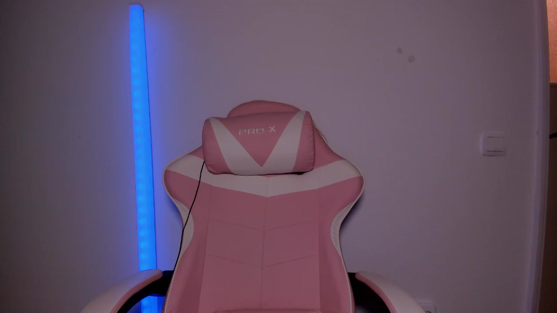 Gallery image thumbnail from AmberBlue_'s myfreecams stream on, 08/18/2026, 03:09 image 13 of 20