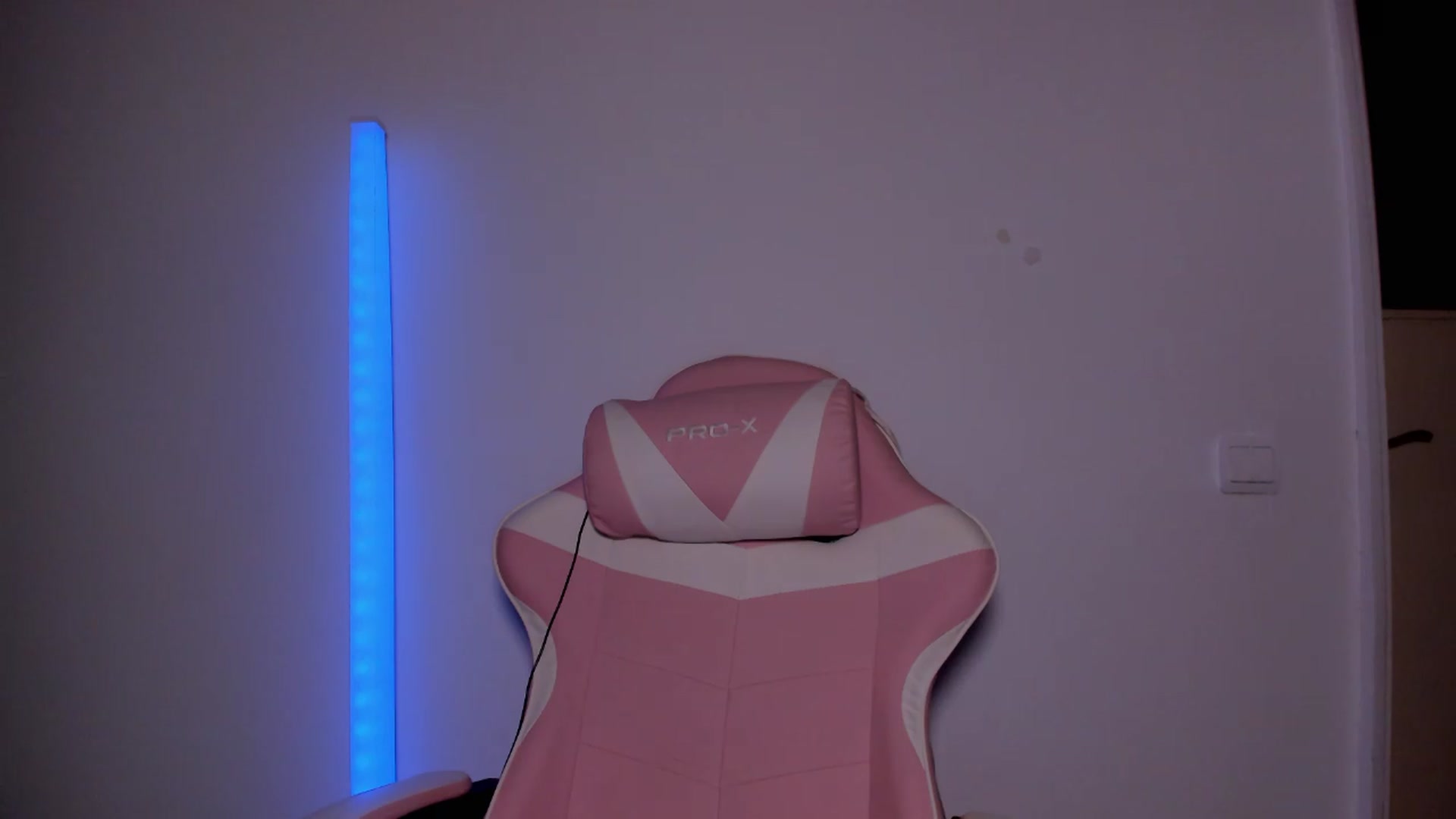 Gallery image thumbnail from AmberBlue_'s myfreecams stream on, 08/18/2026, 20:15 image 15 of 20