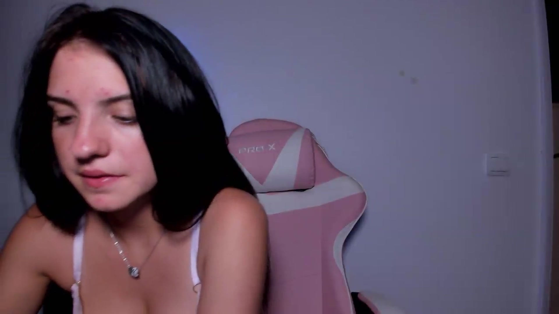 Gallery image thumbnail from AmberBlue_'s myfreecams stream on, 08/18/2026, 23:06 image 8 of 20
